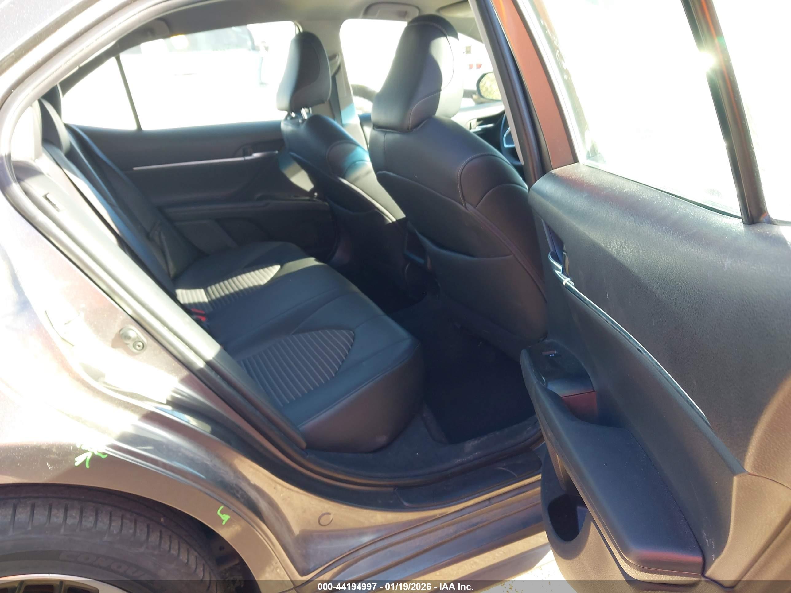 TOYOTA CAMRY image 8