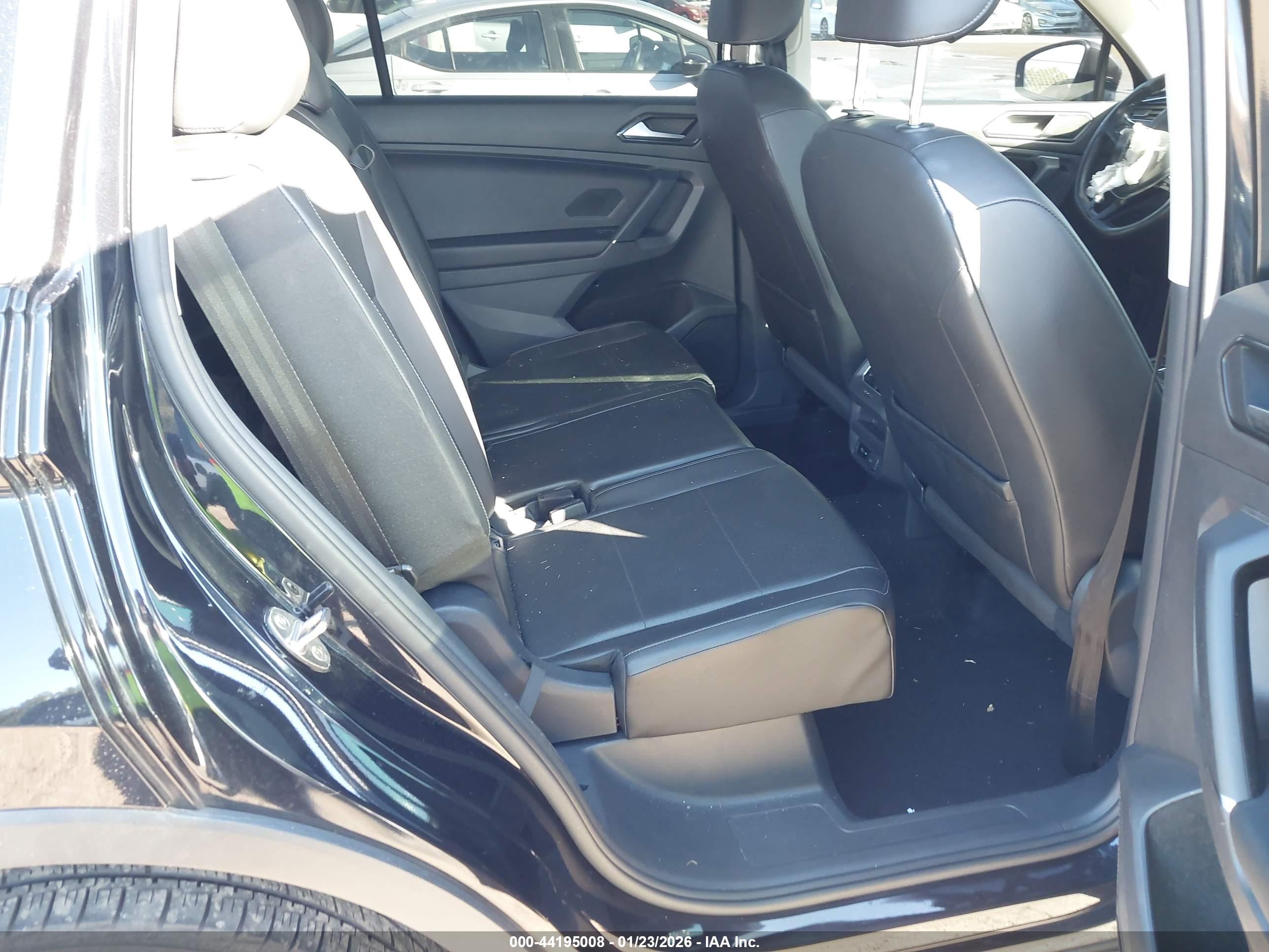 VOLKSWAGEN TIGUAN image 8