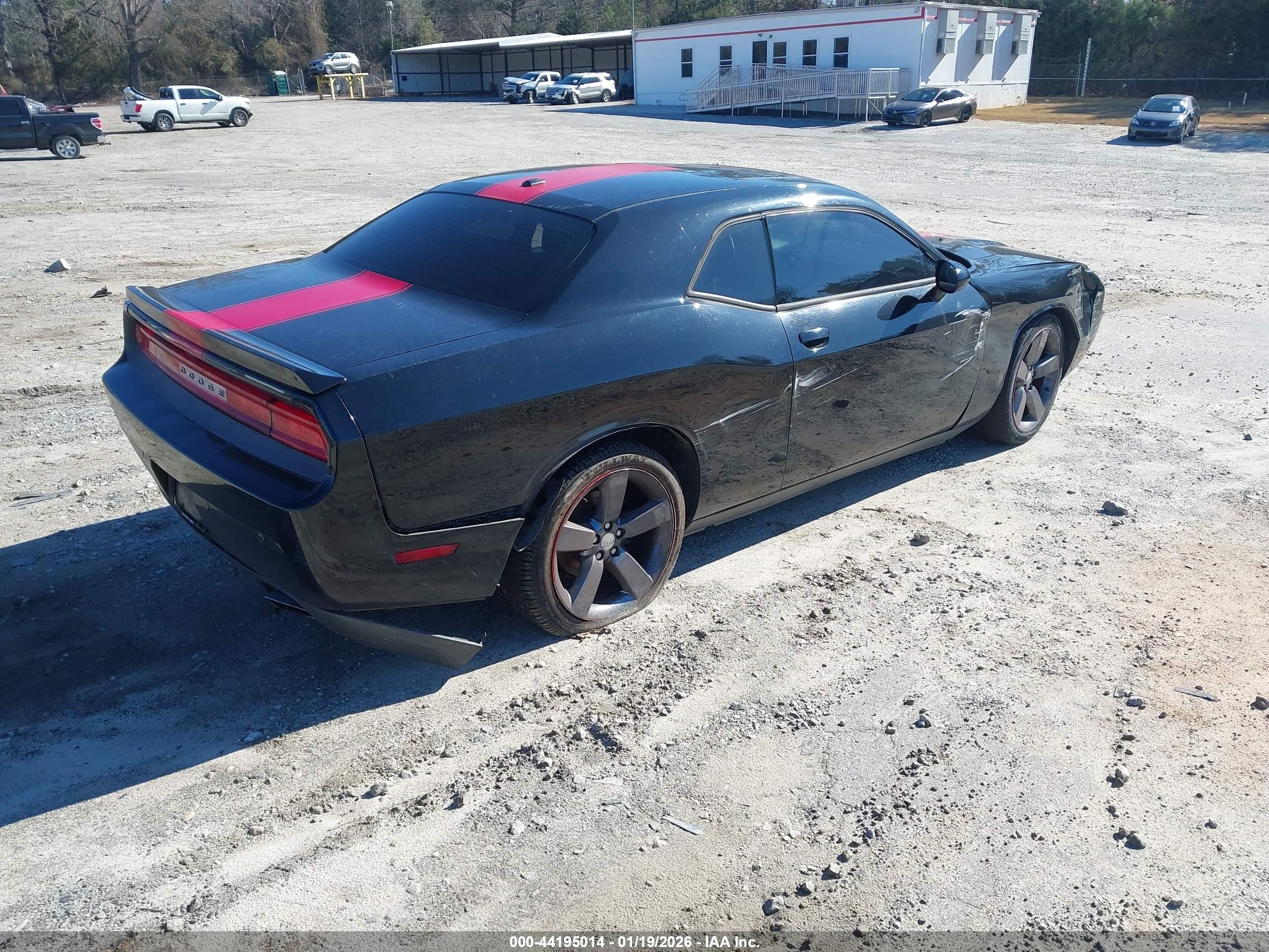 DODGE CHALLENGER image 4