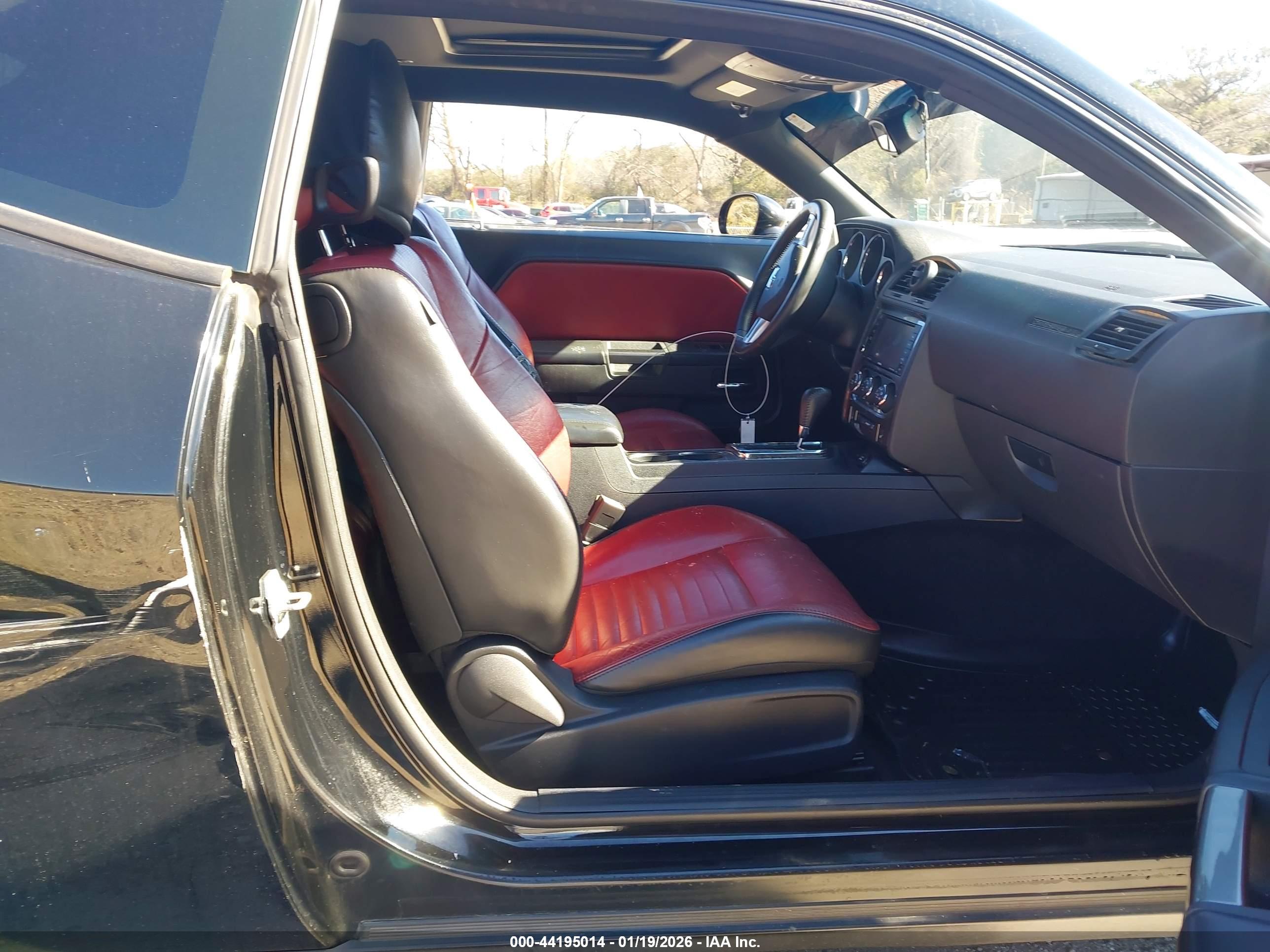 DODGE CHALLENGER image 5