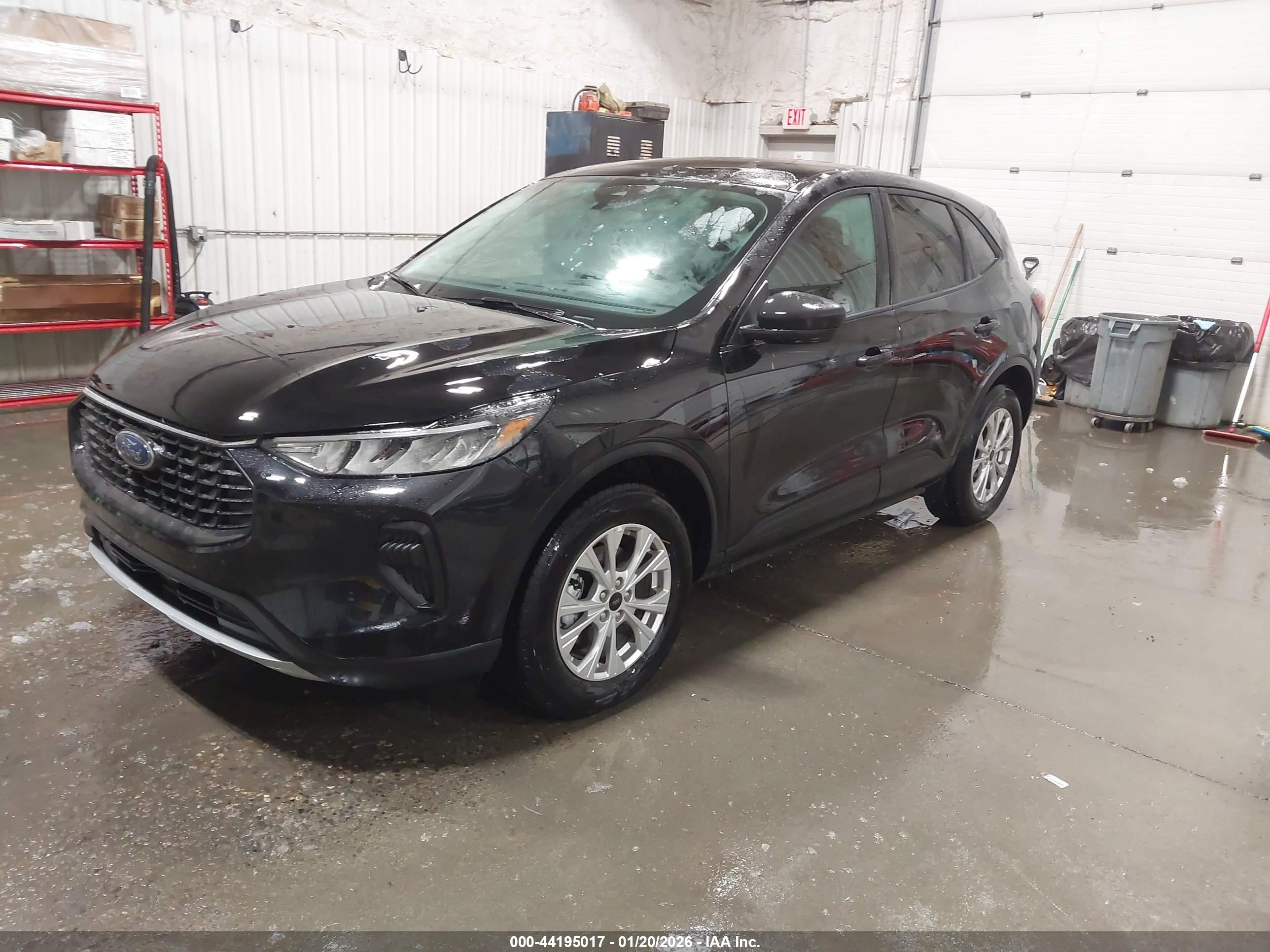 FORD ESCAPE image 2