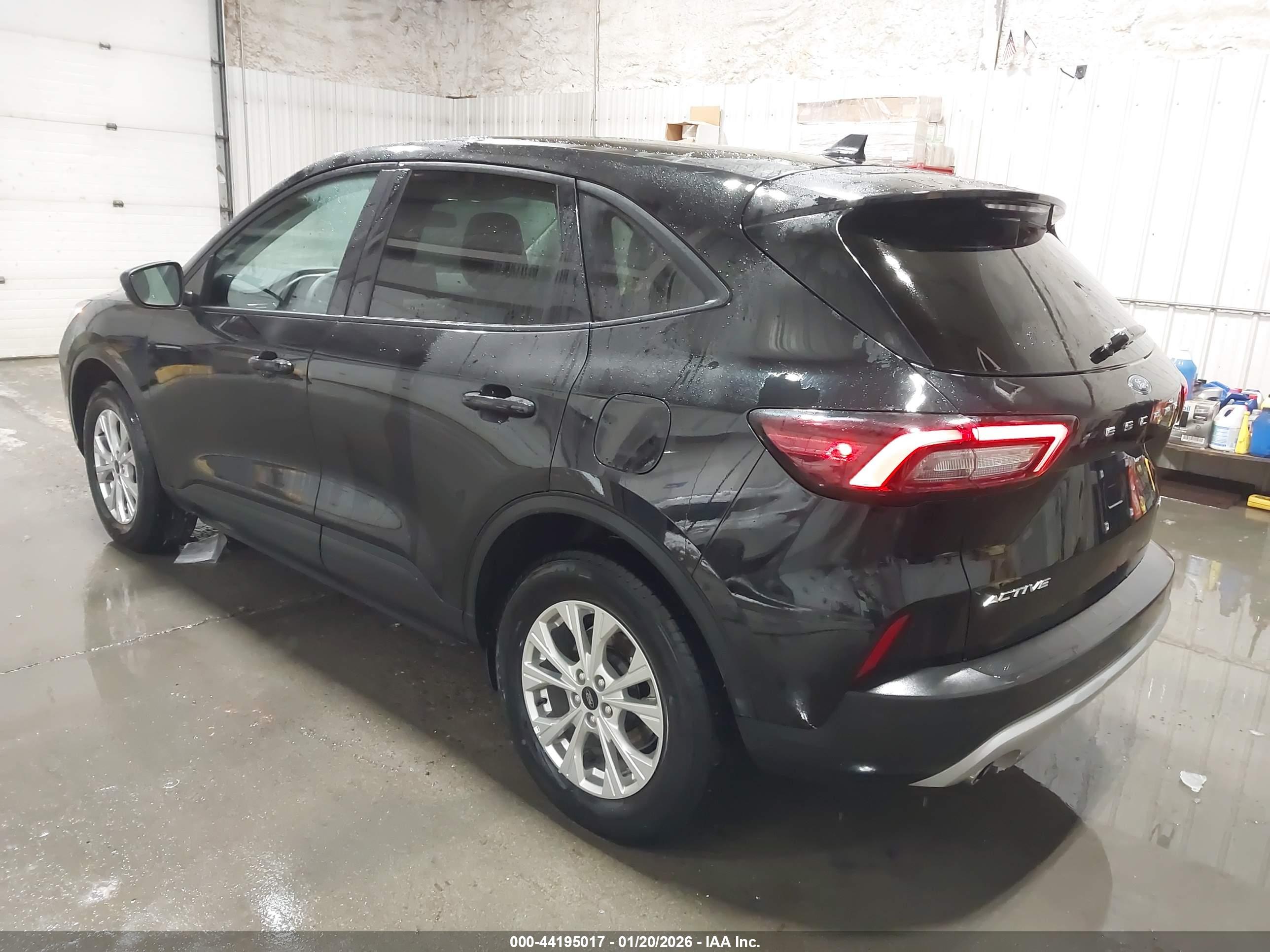 FORD ESCAPE image 3
