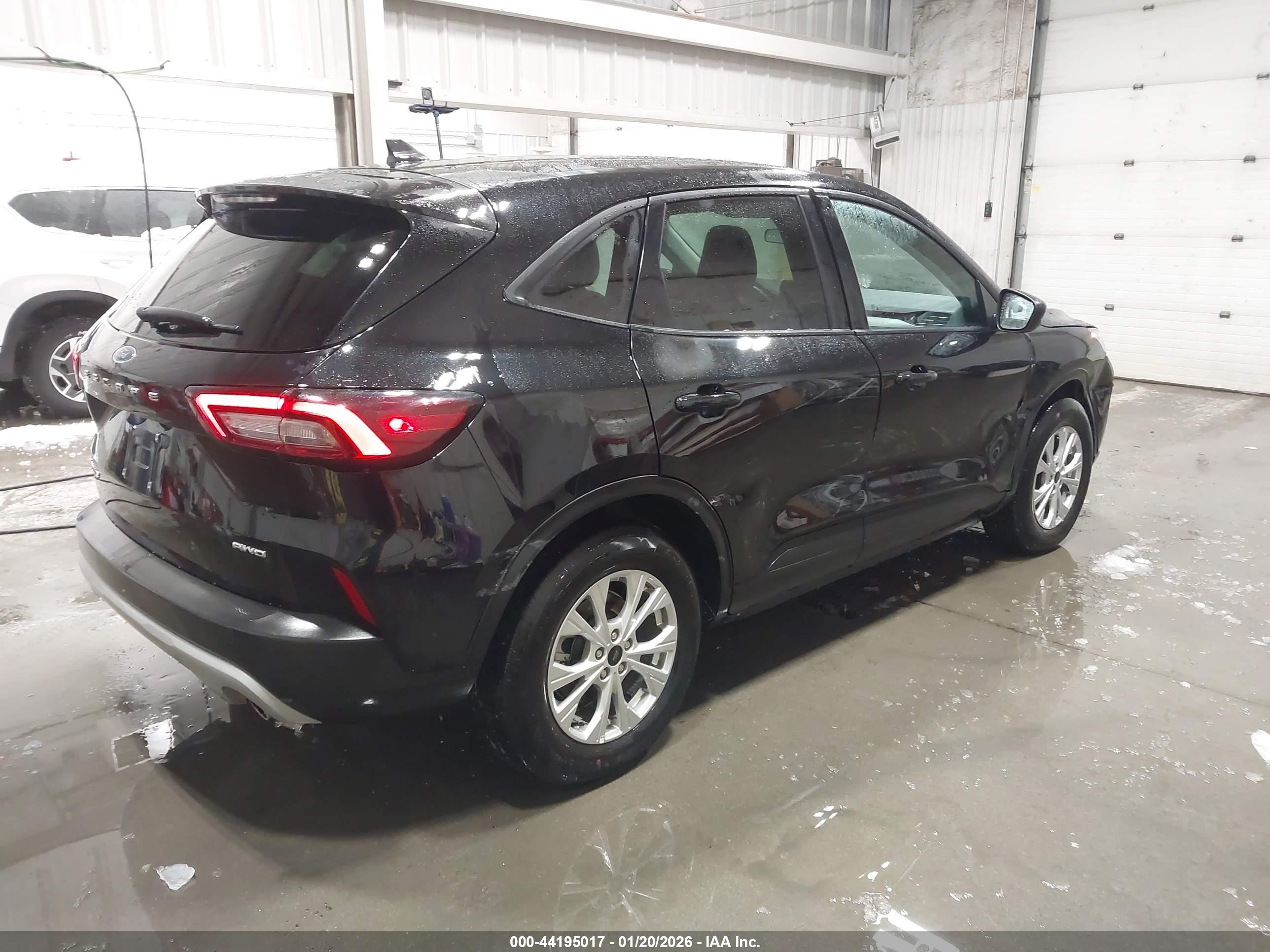FORD ESCAPE image 4