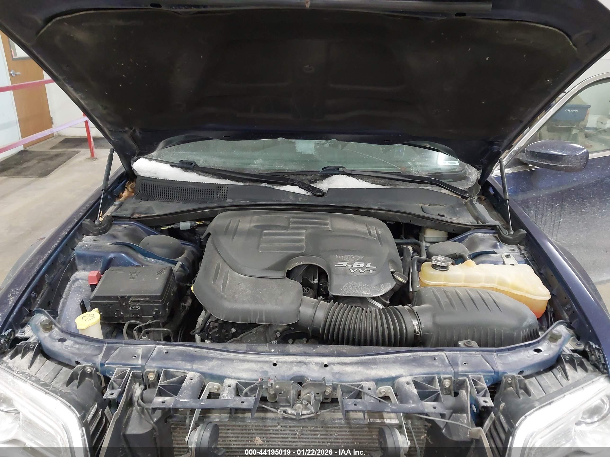 CHRYSLER 300 image 10