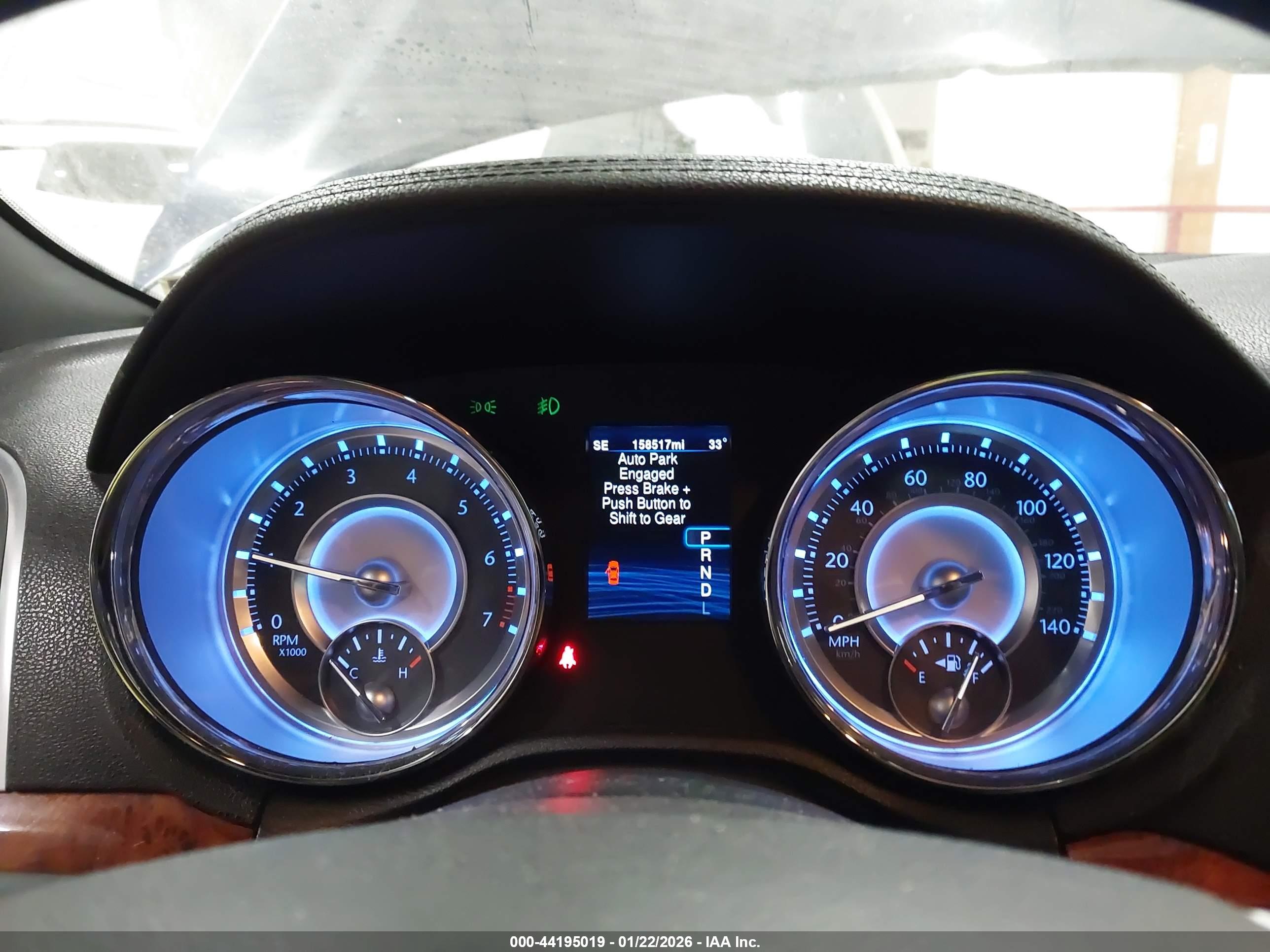 CHRYSLER 300 image 7