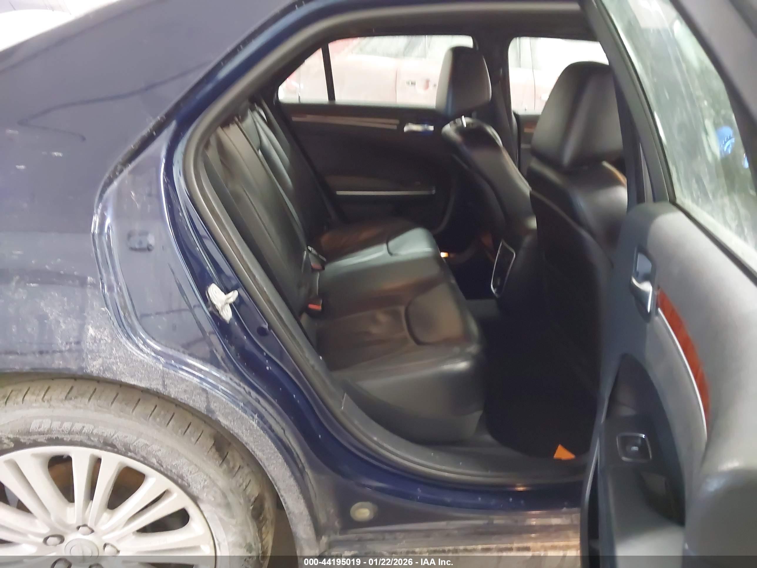 CHRYSLER 300 image 8