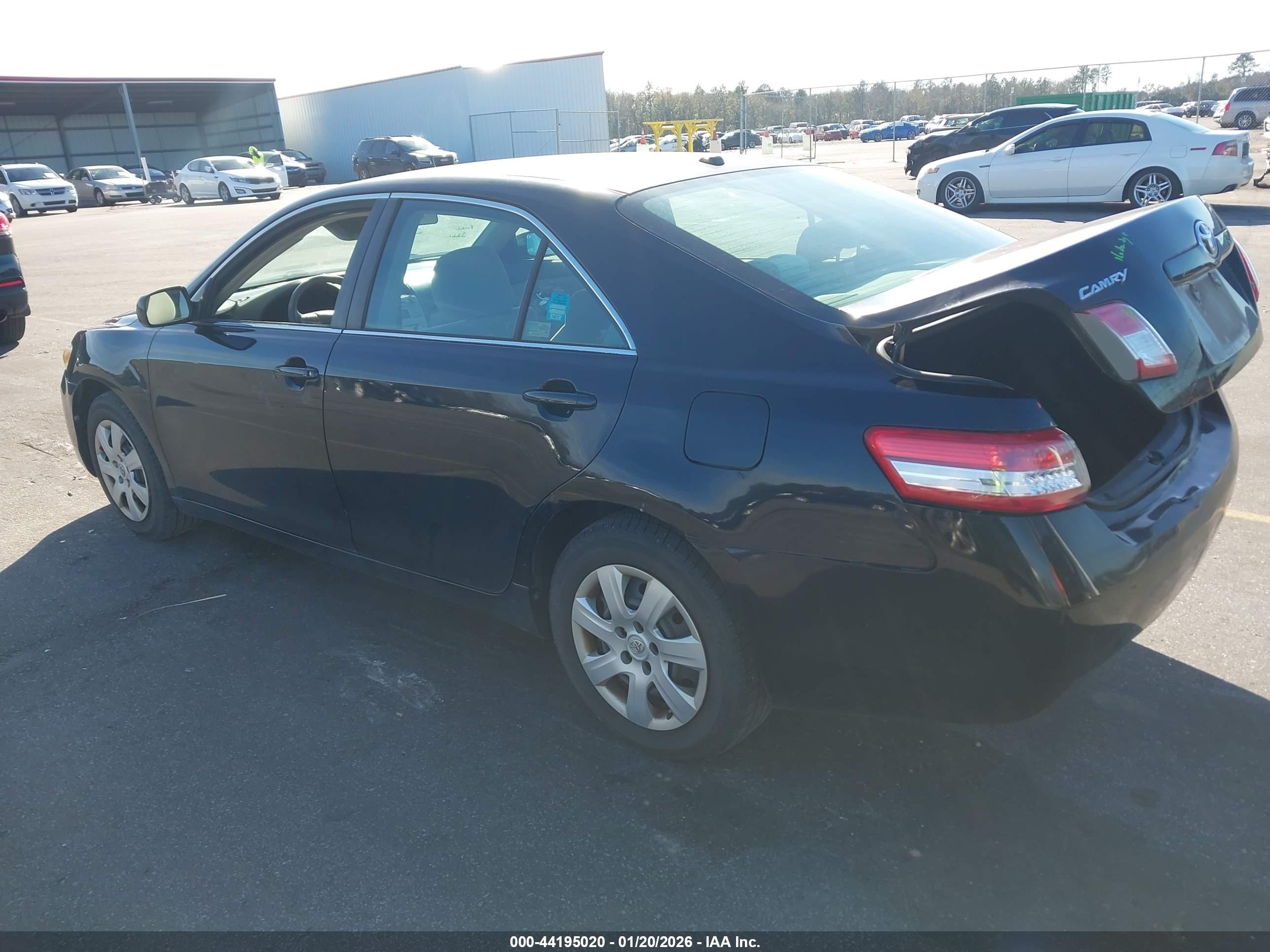 TOYOTA CAMRY image 3