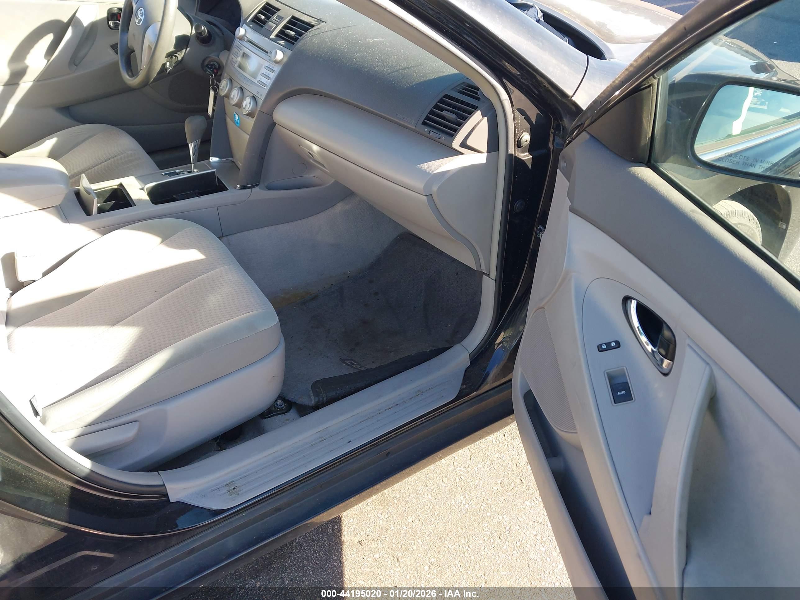 TOYOTA CAMRY image 5
