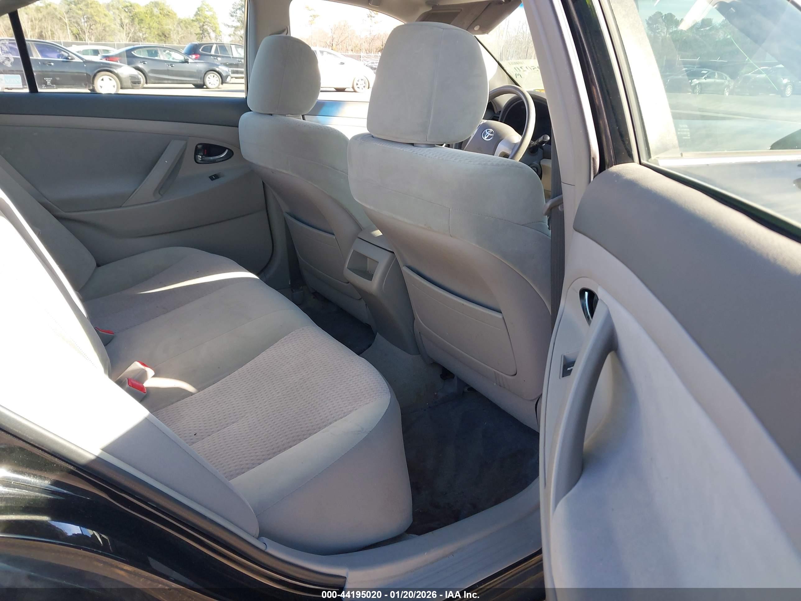 TOYOTA CAMRY image 8