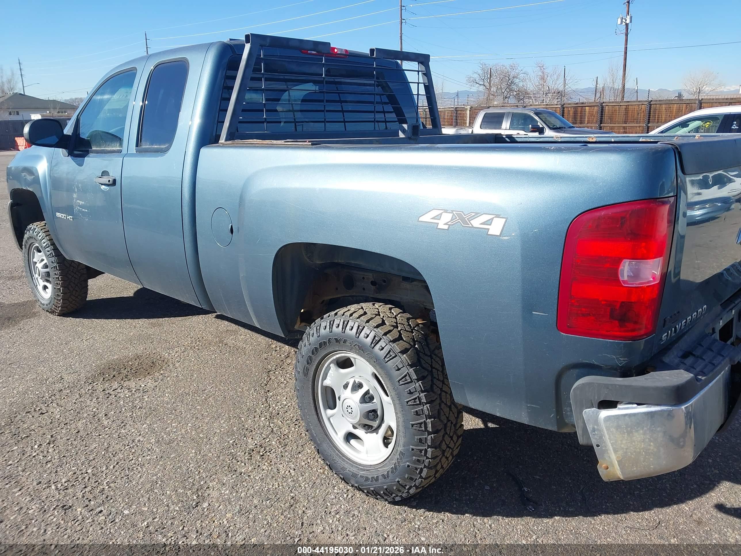 CHEVROLET SILVERADO image 3