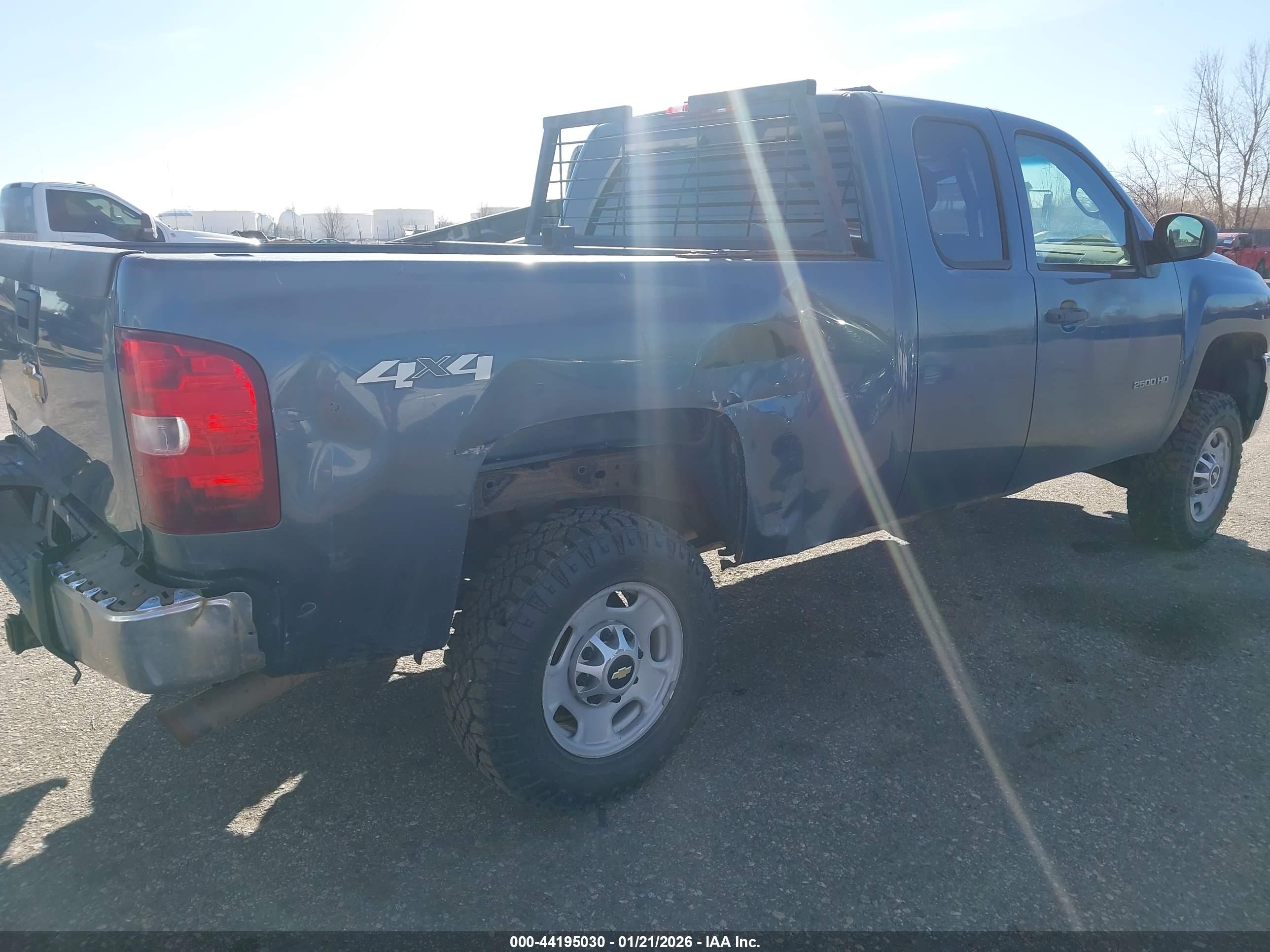 CHEVROLET SILVERADO image 4