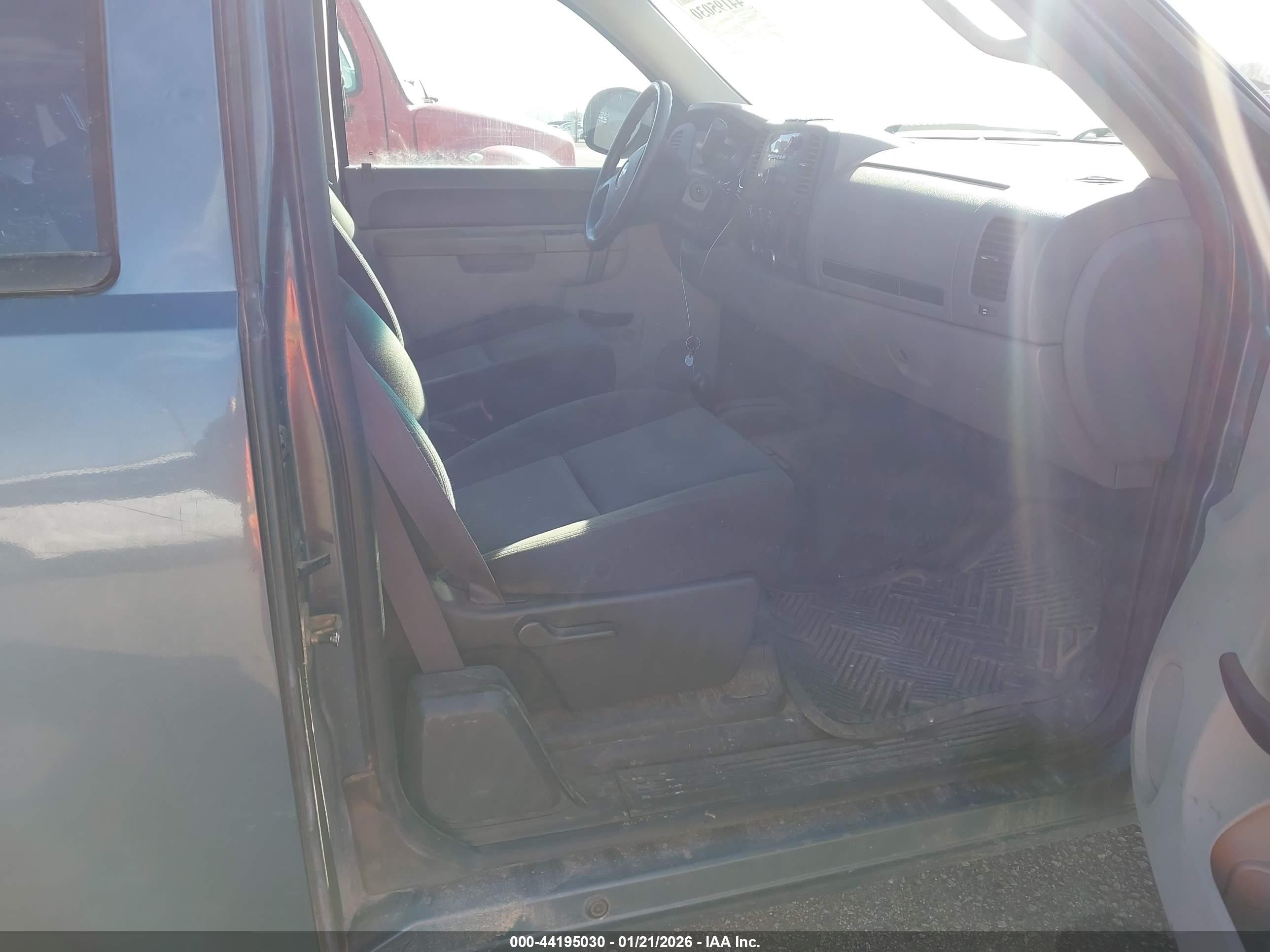 CHEVROLET SILVERADO image 5