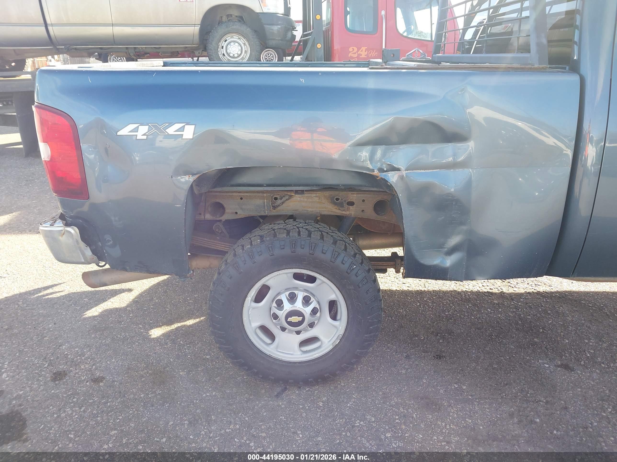 CHEVROLET SILVERADO image 6