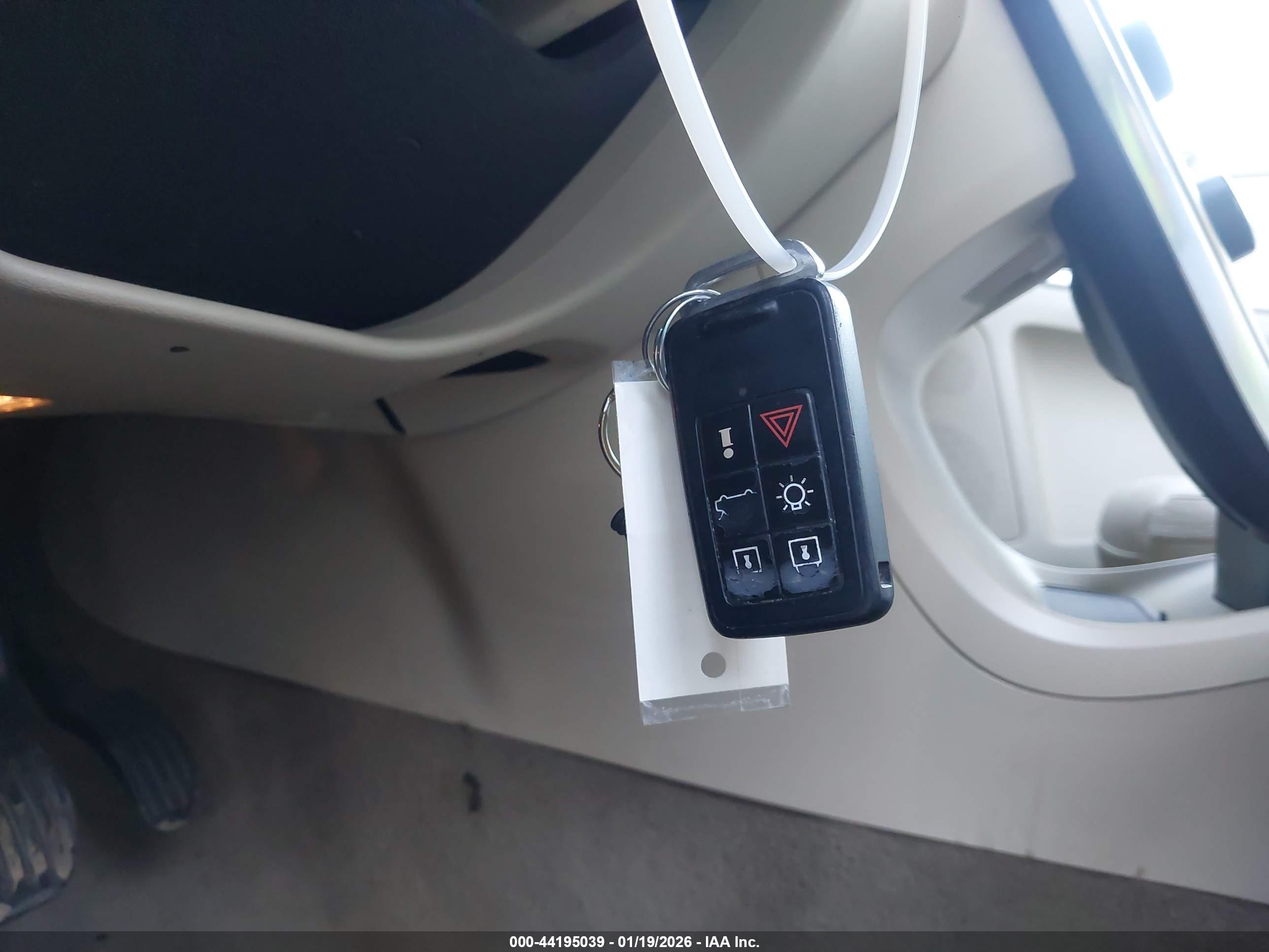 VOLVO XC60 image 11