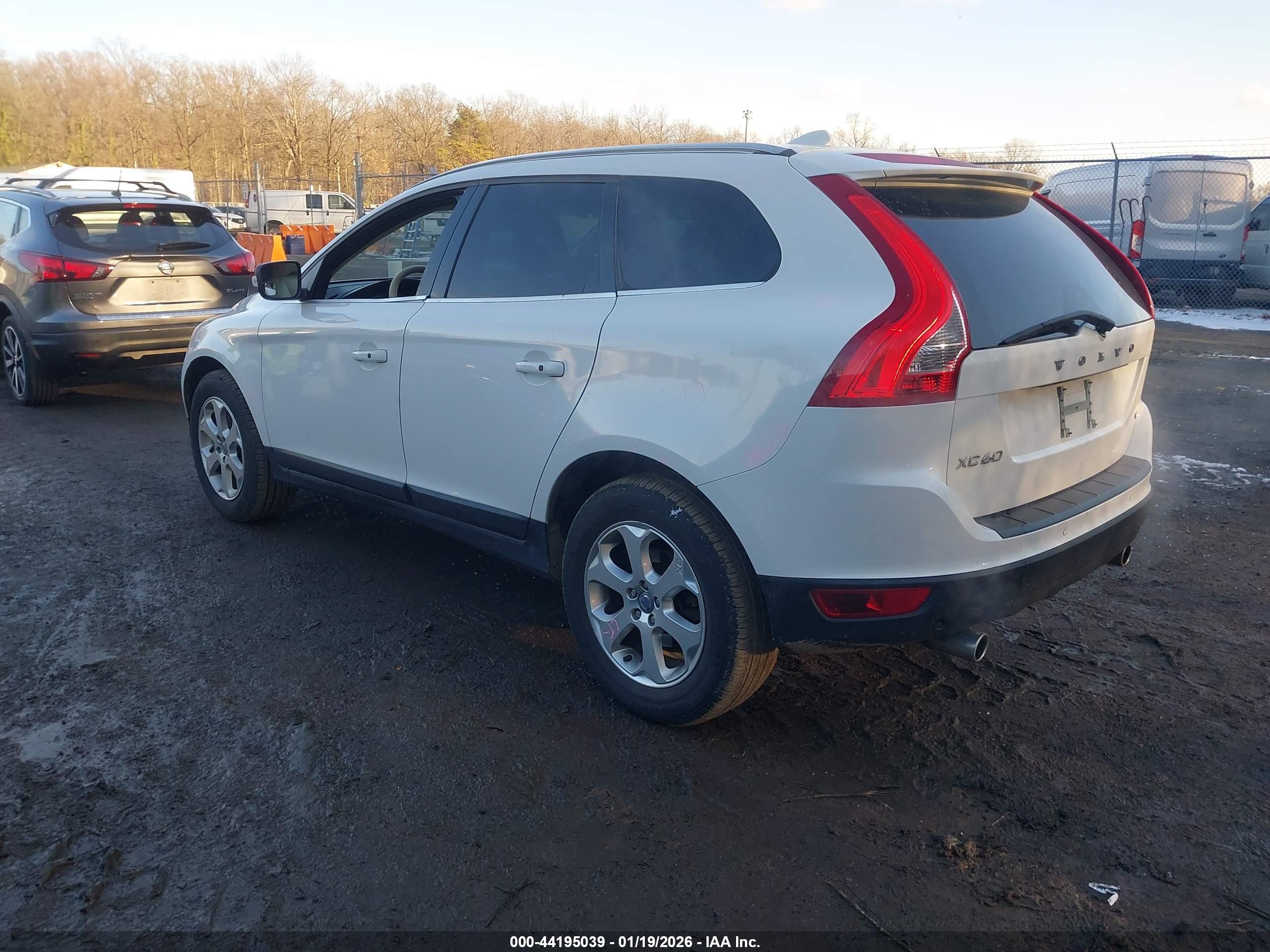 VOLVO XC60 image 3