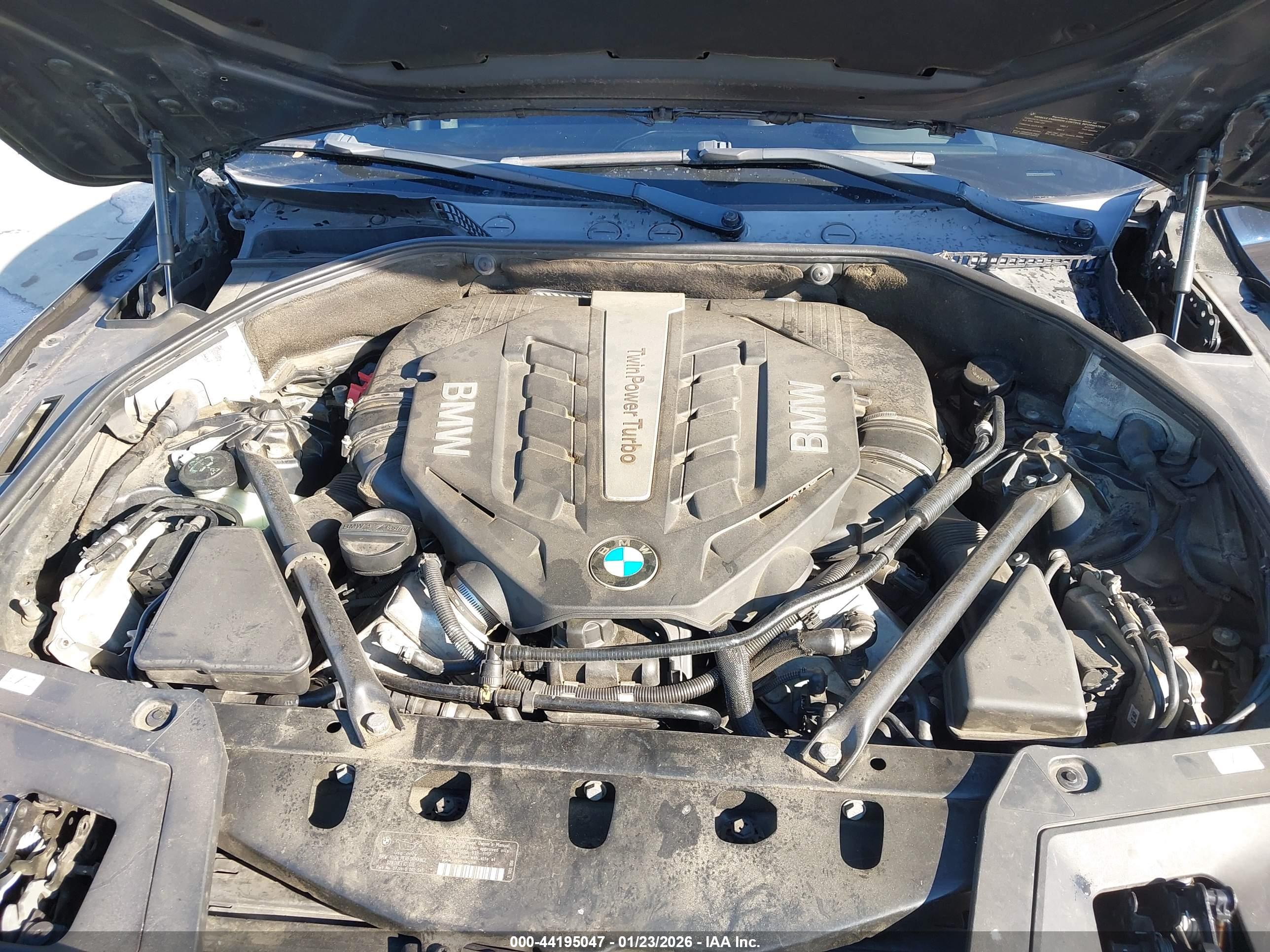 BMW 550I image 10