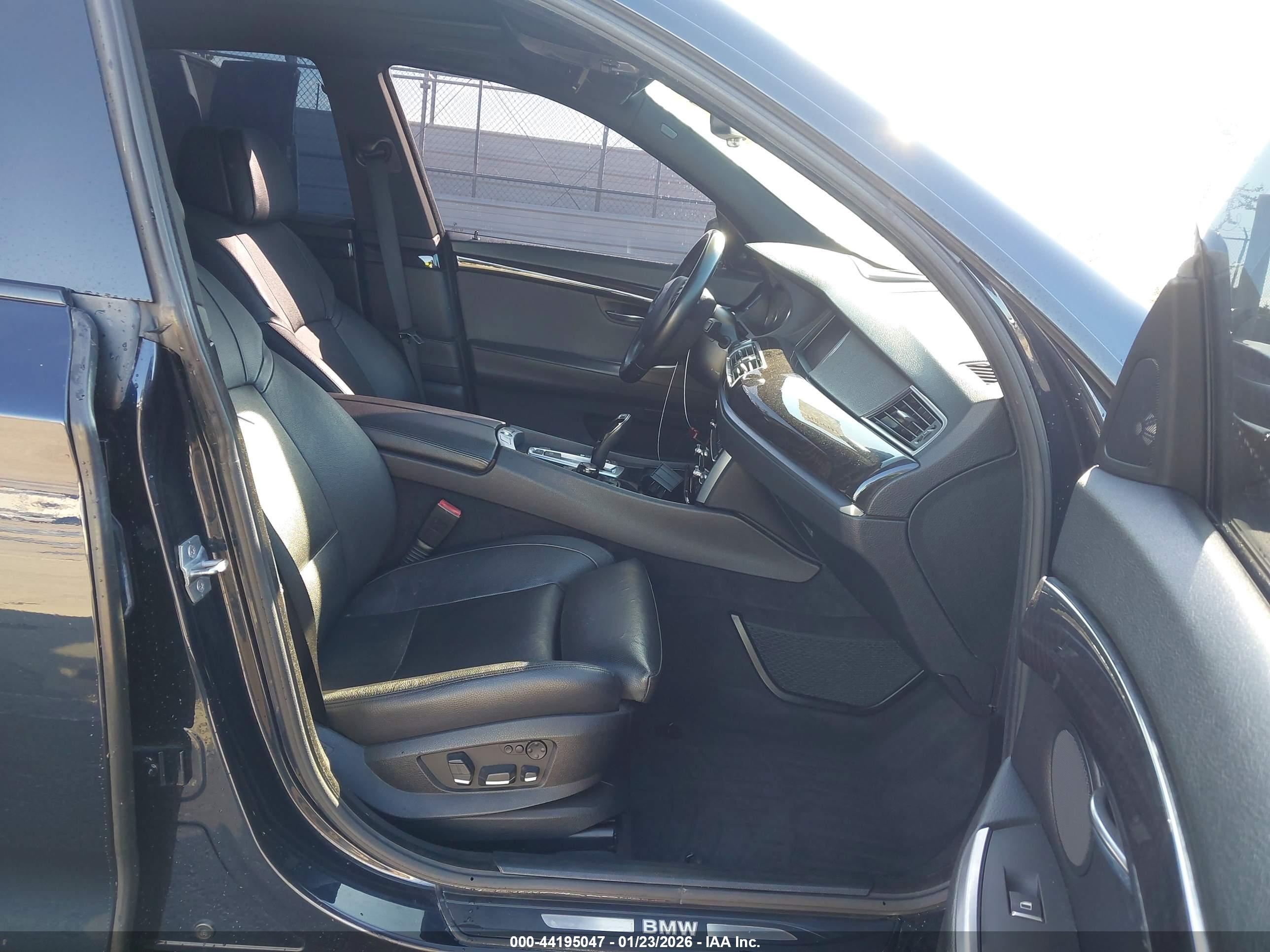 BMW 550I image 5