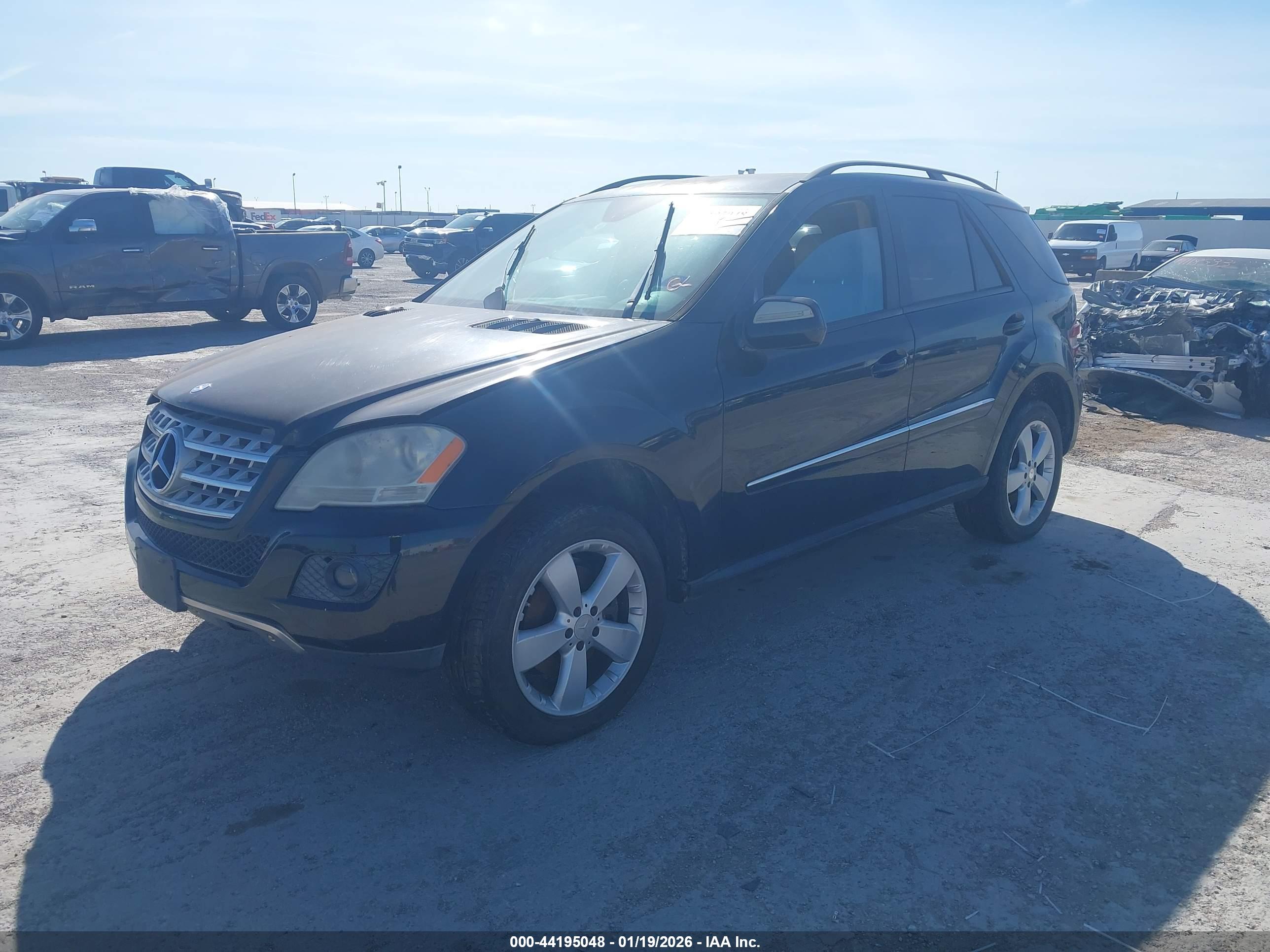 MERCEDES-BENZ ML image 2