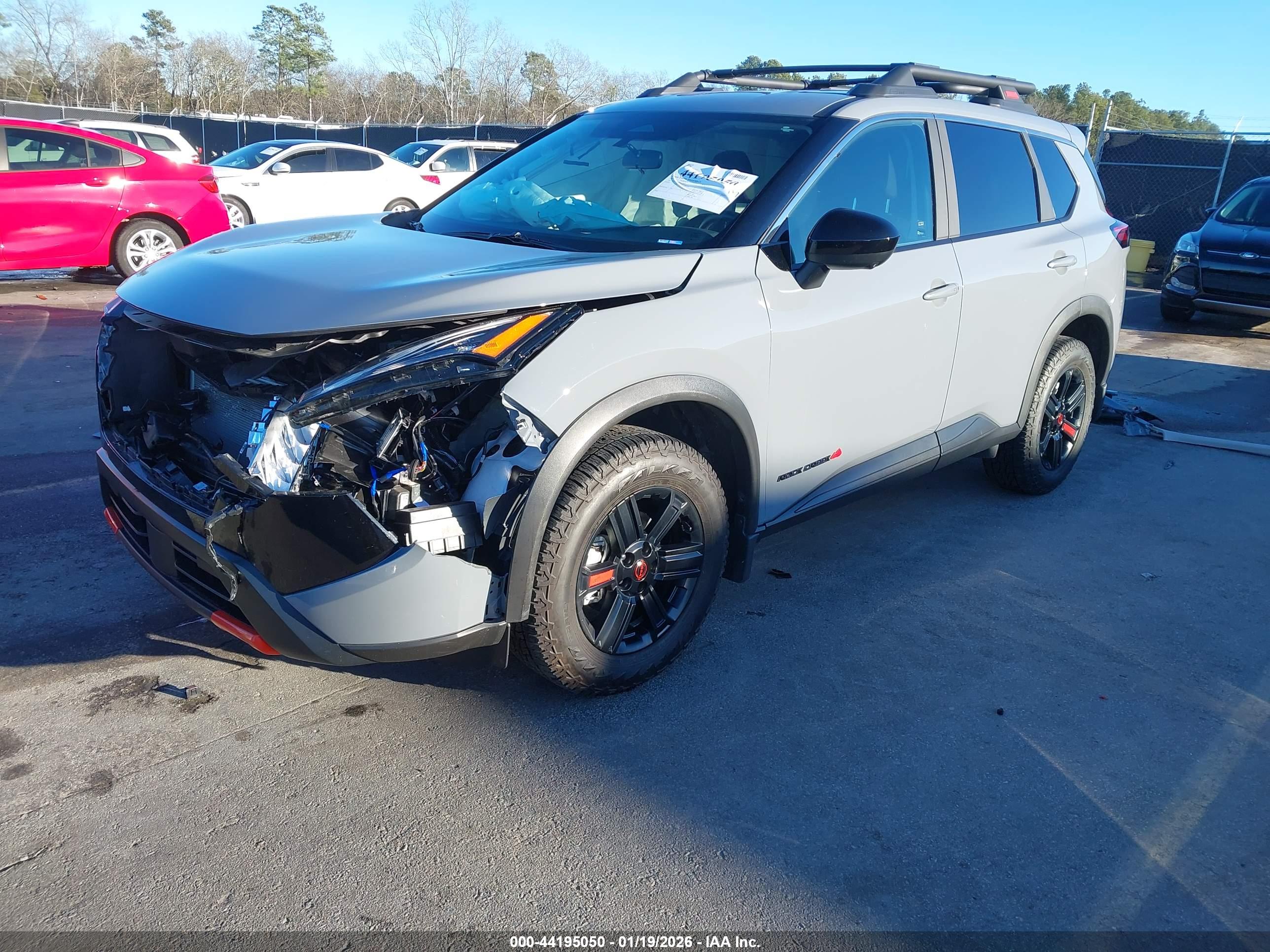 NISSAN ROGUE image 2
