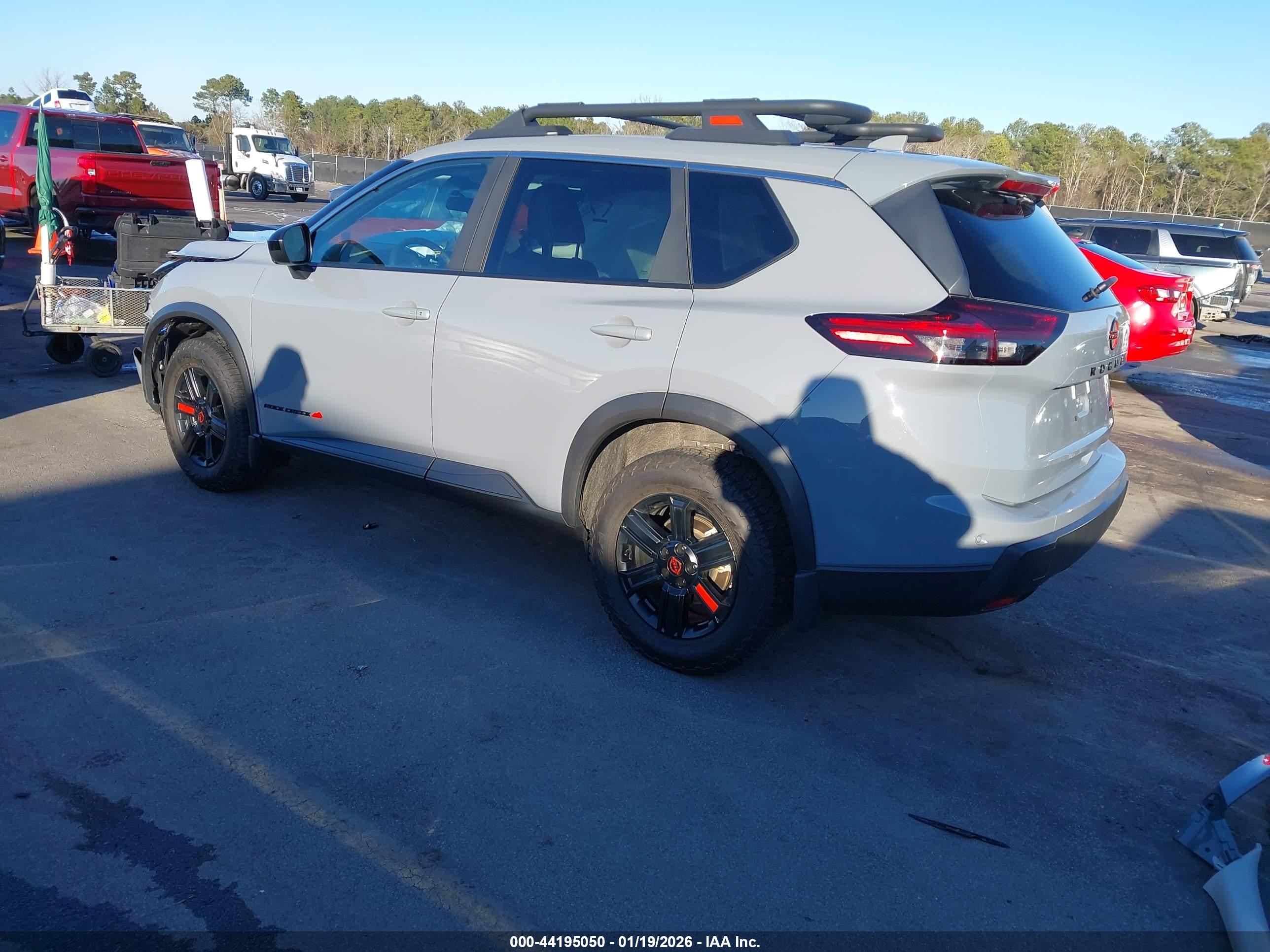 NISSAN ROGUE image 3