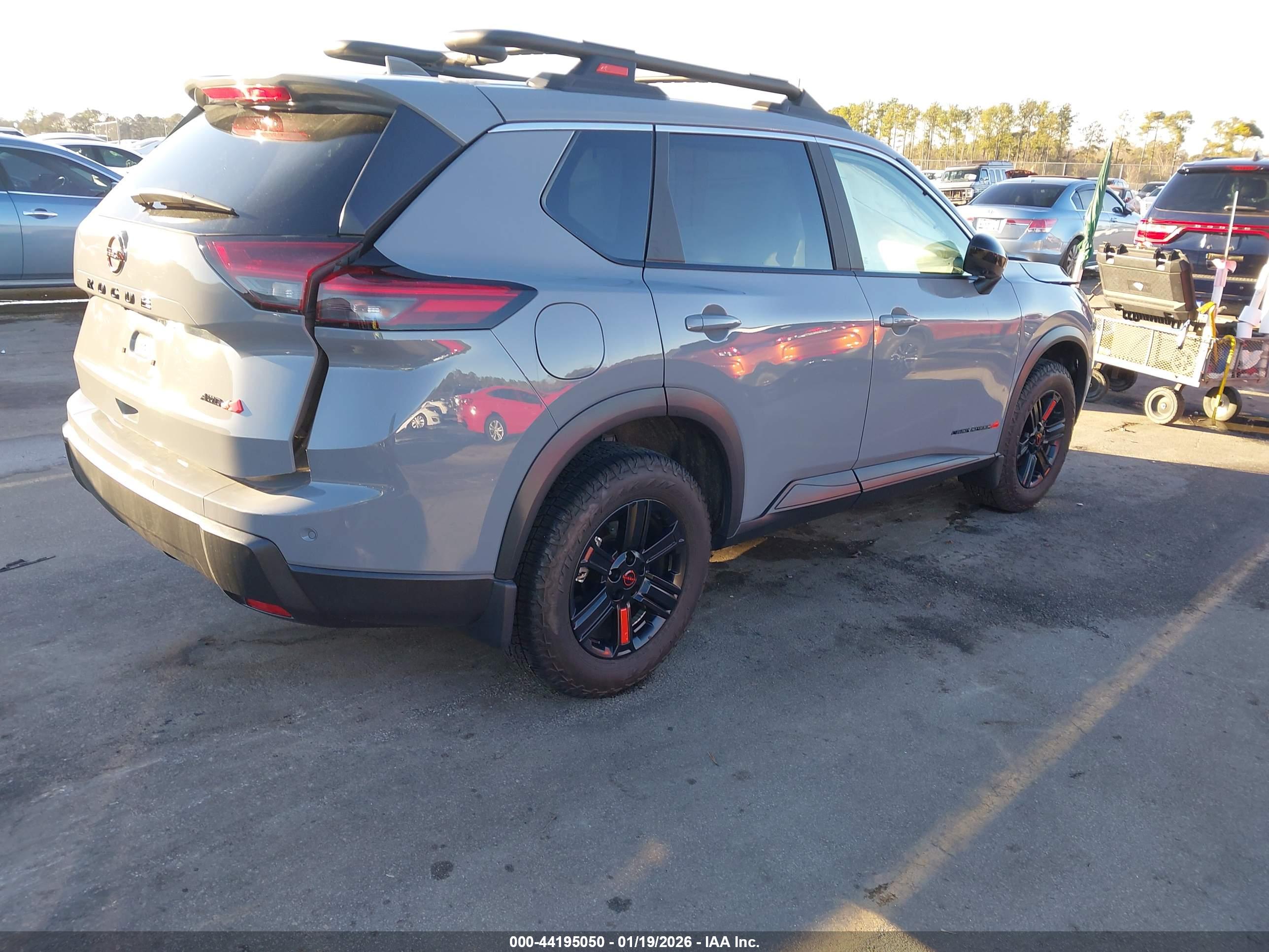 NISSAN ROGUE image 4