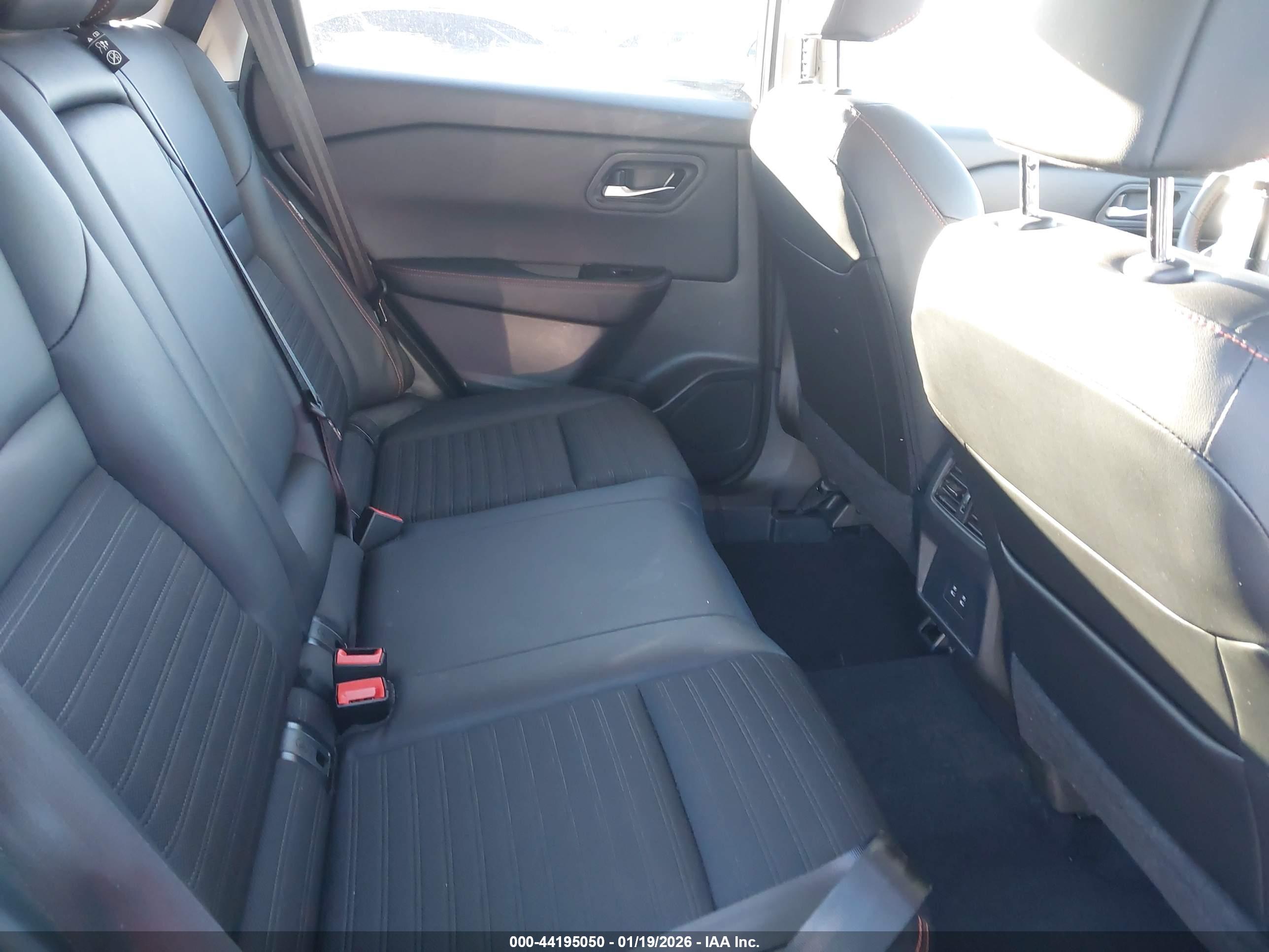NISSAN ROGUE image 8