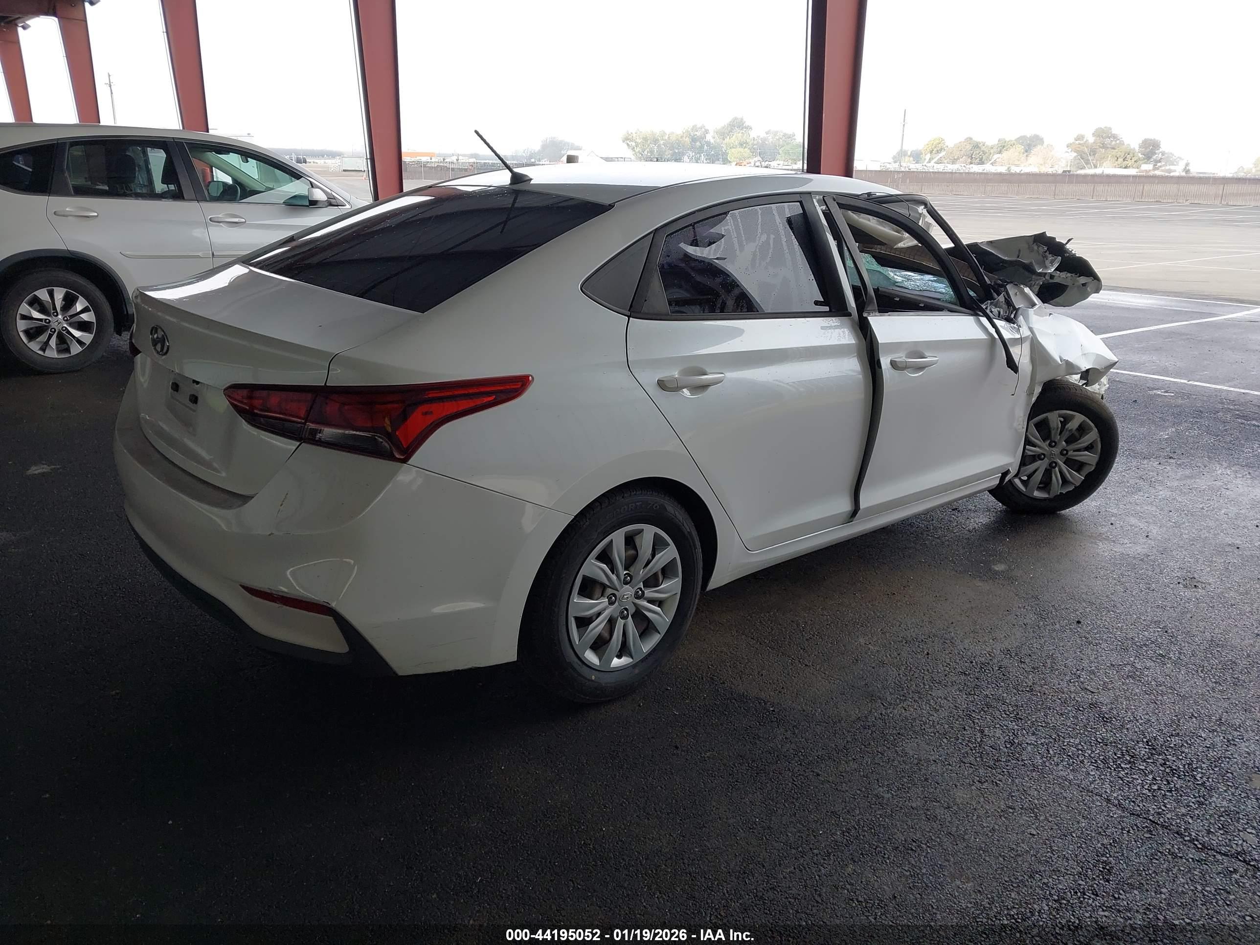 HYUNDAI ACCENT image 4