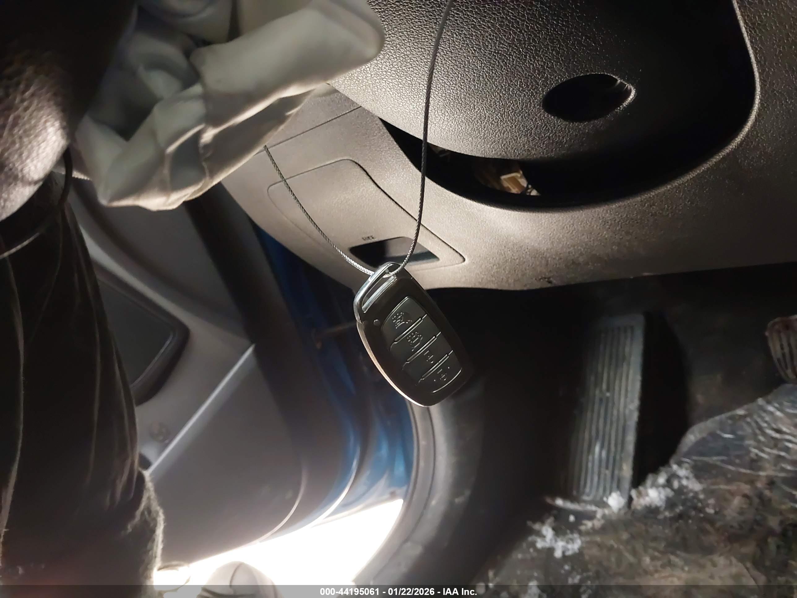 HYUNDAI TUCSON image 11