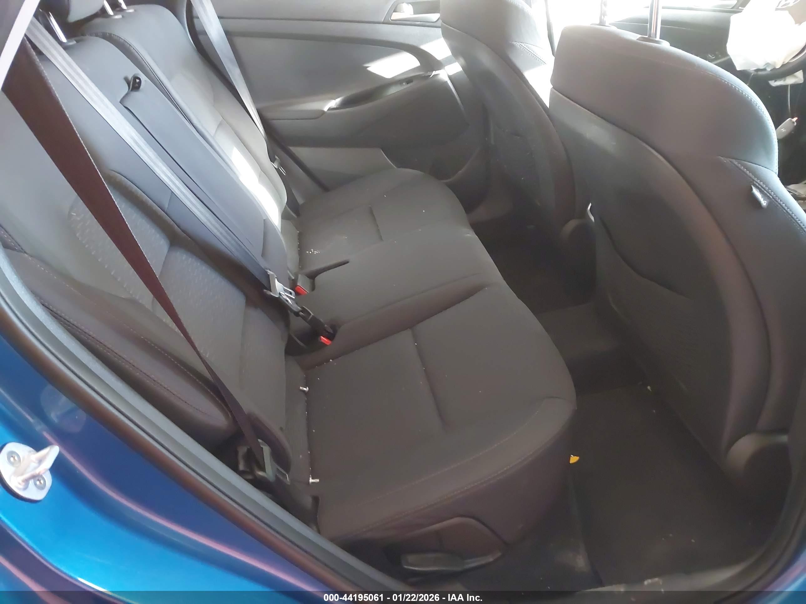 HYUNDAI TUCSON image 8