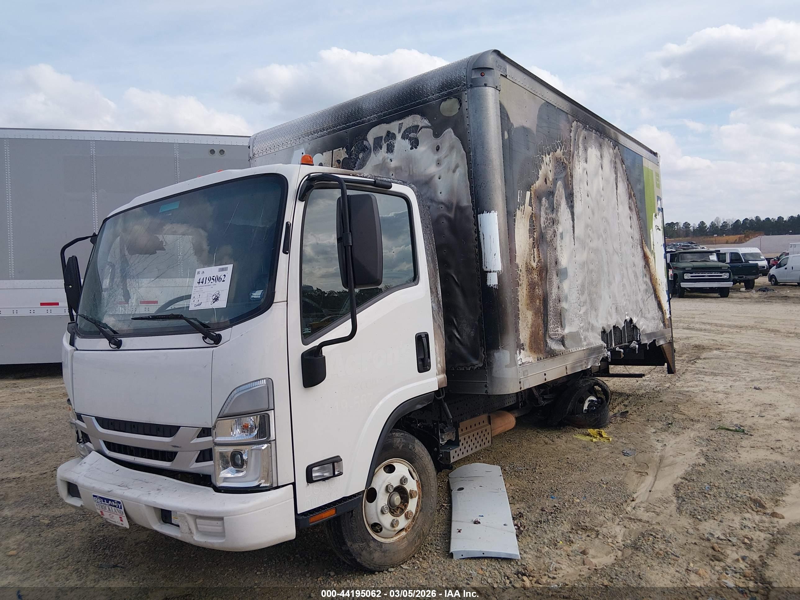 ISUZU NPR image 2