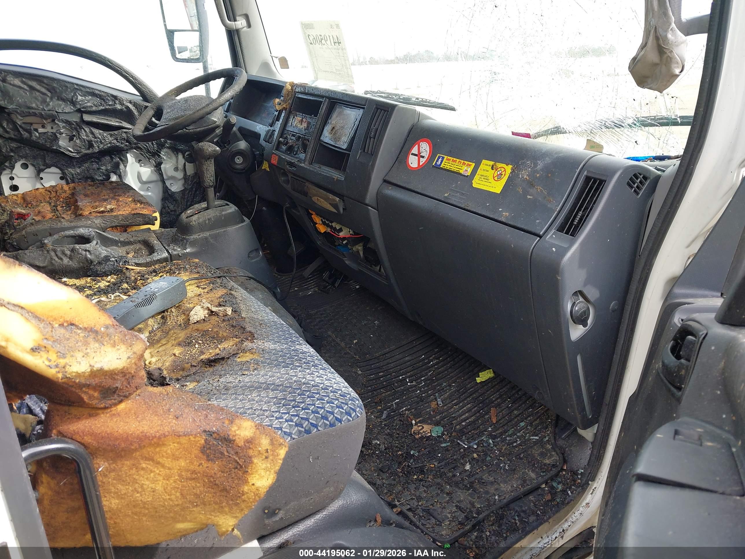 ISUZU NPR image 5