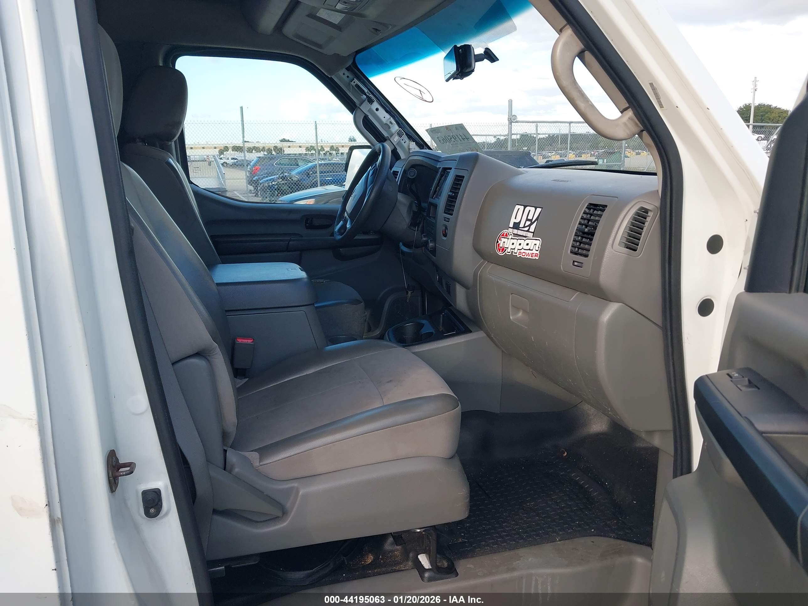 NISSAN NV image 5