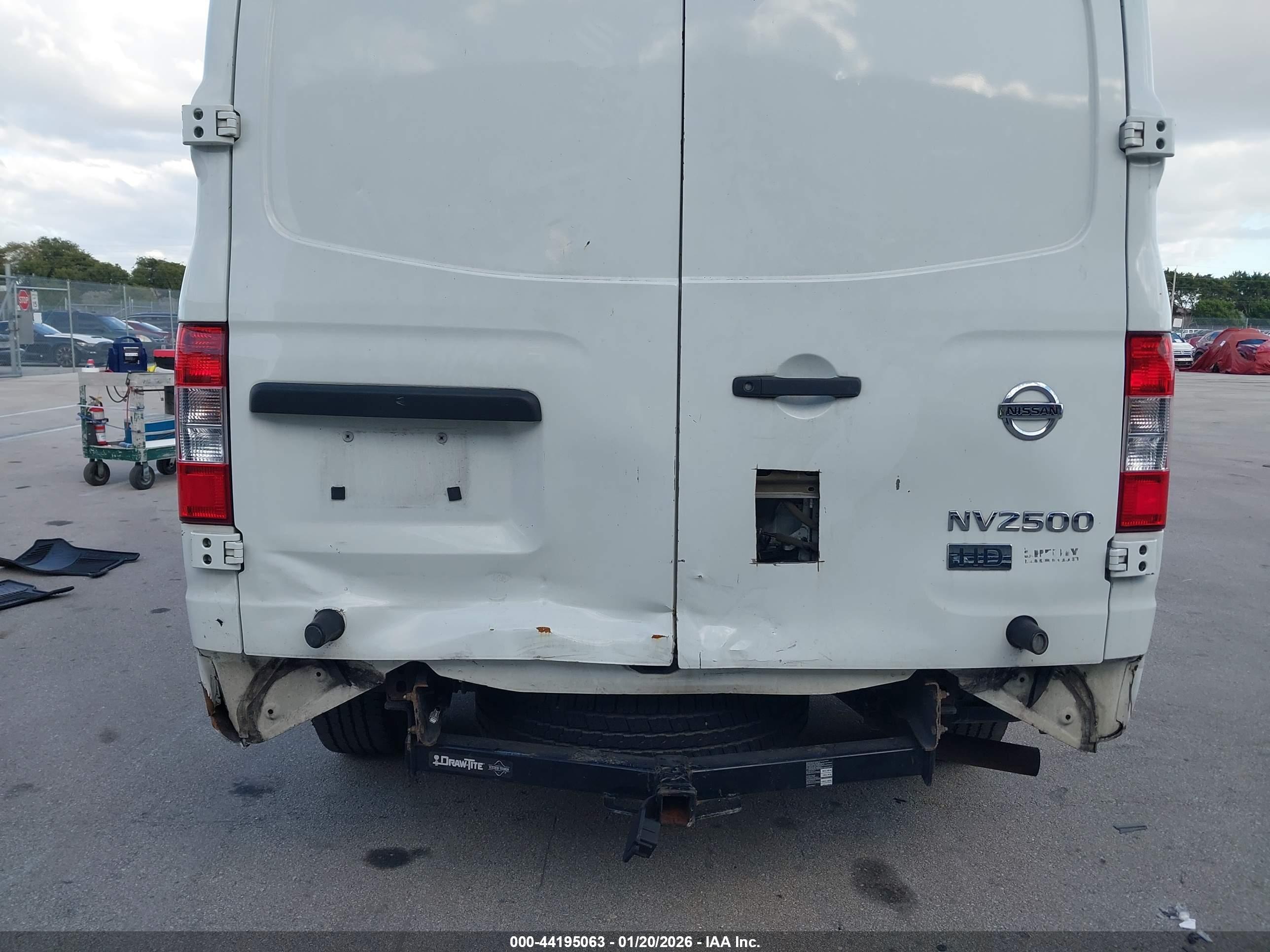 NISSAN NV image 6