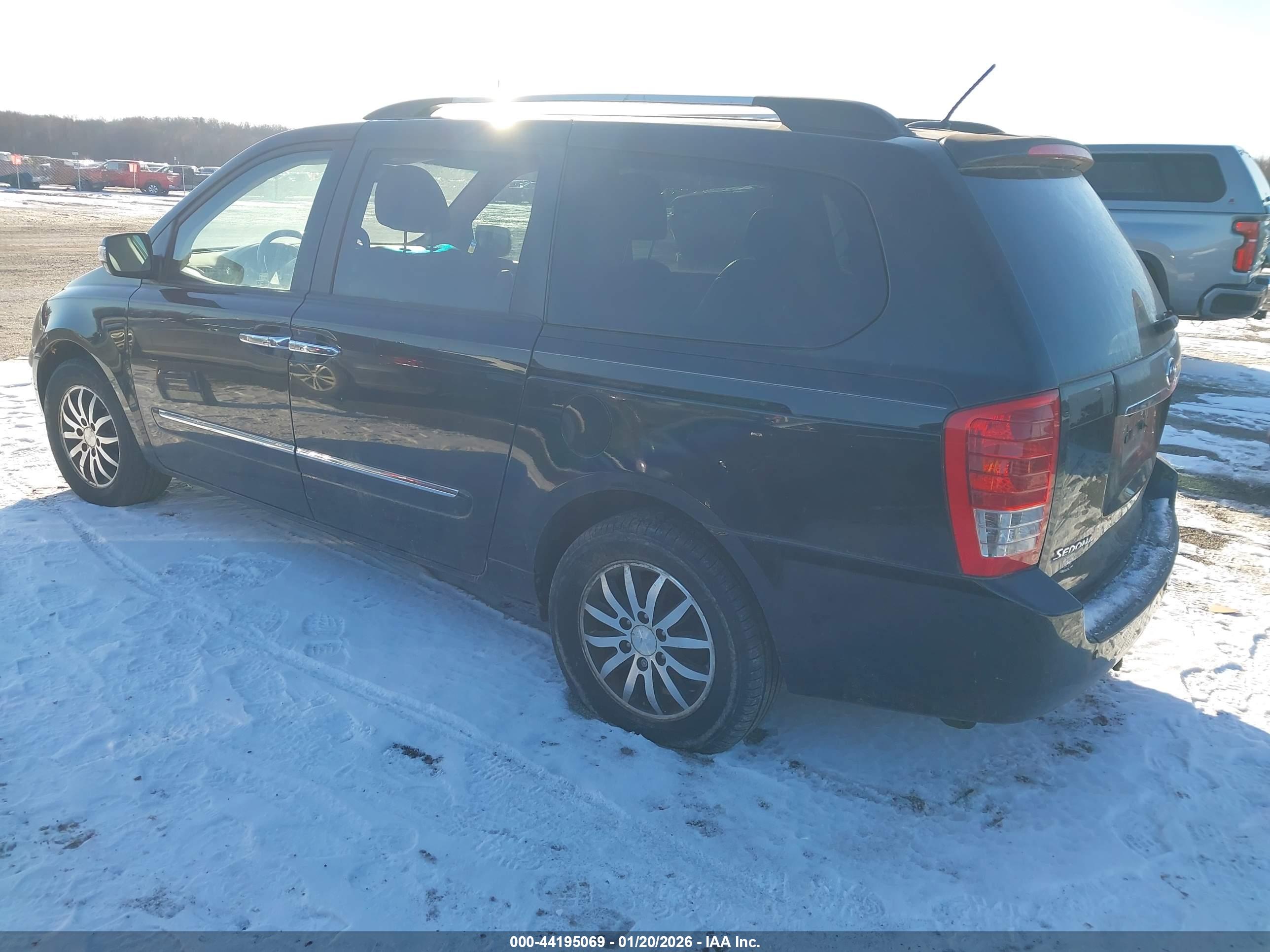 KIA SEDONA image 3