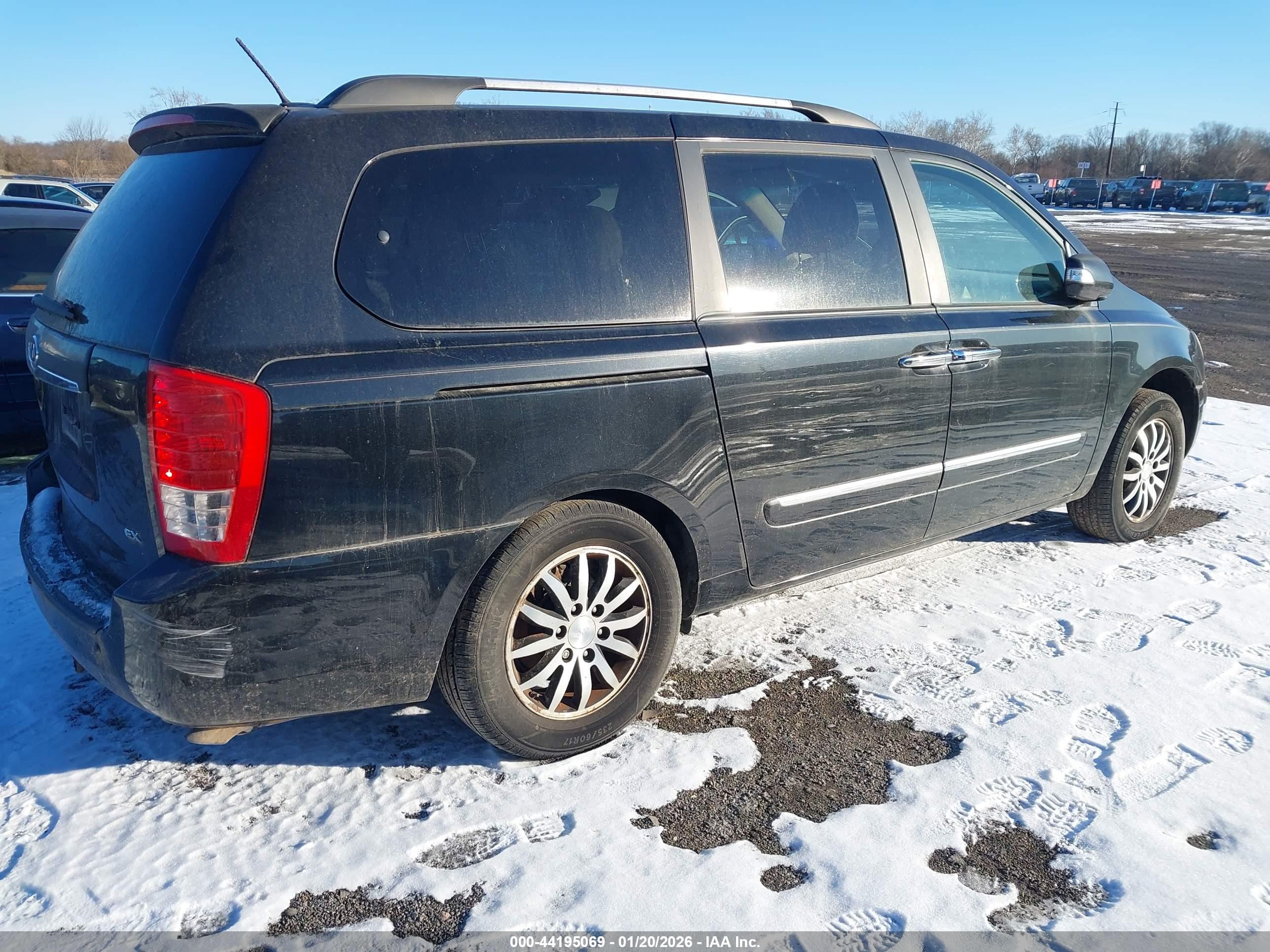 KIA SEDONA image 4