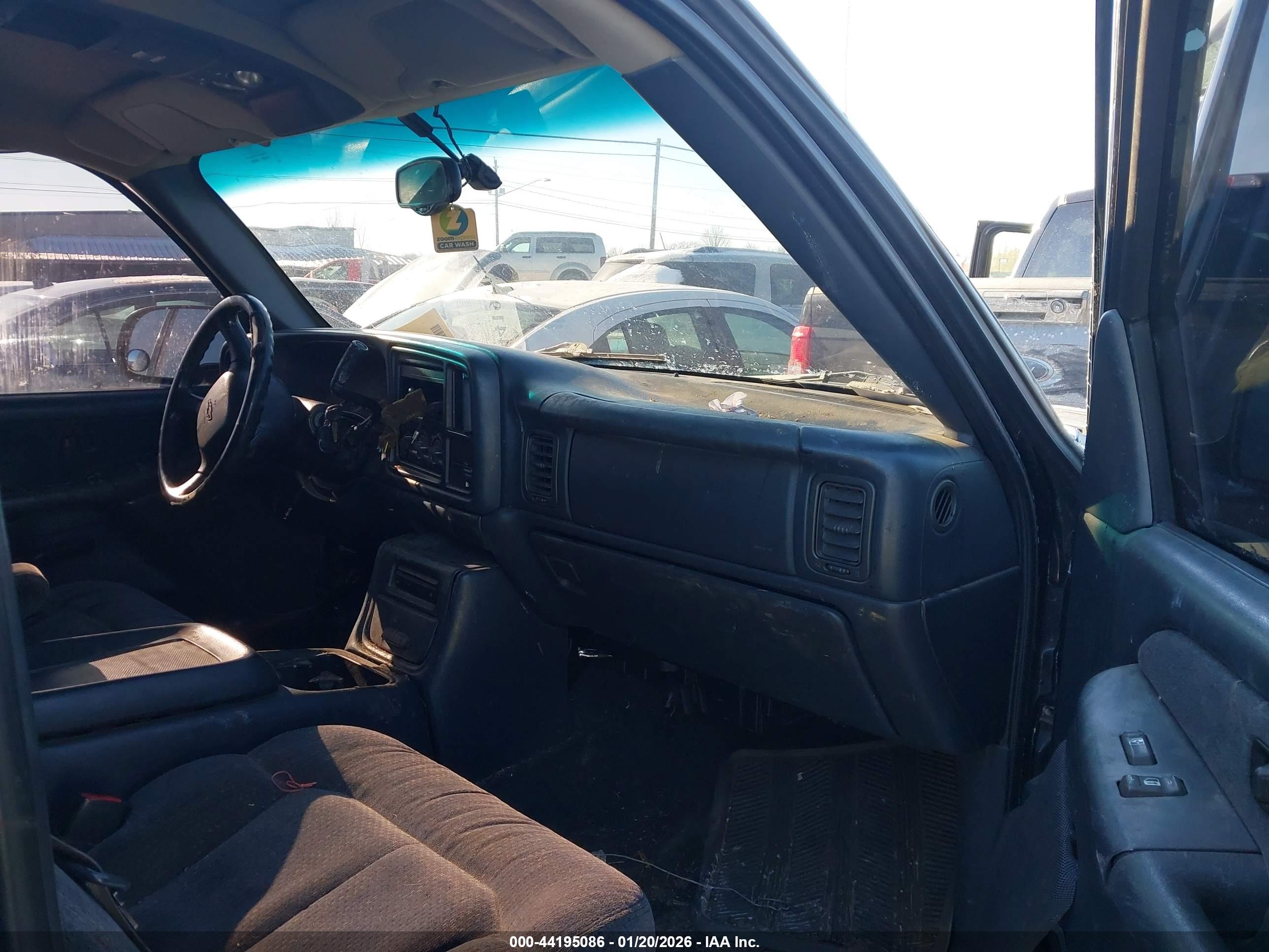 CHEVROLET SILVERADO image 5
