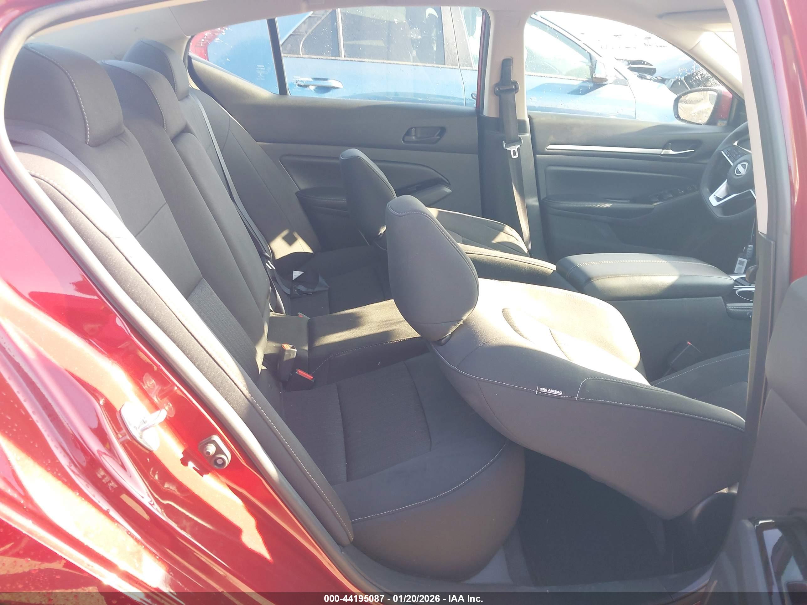 NISSAN ALTIMA image 8
