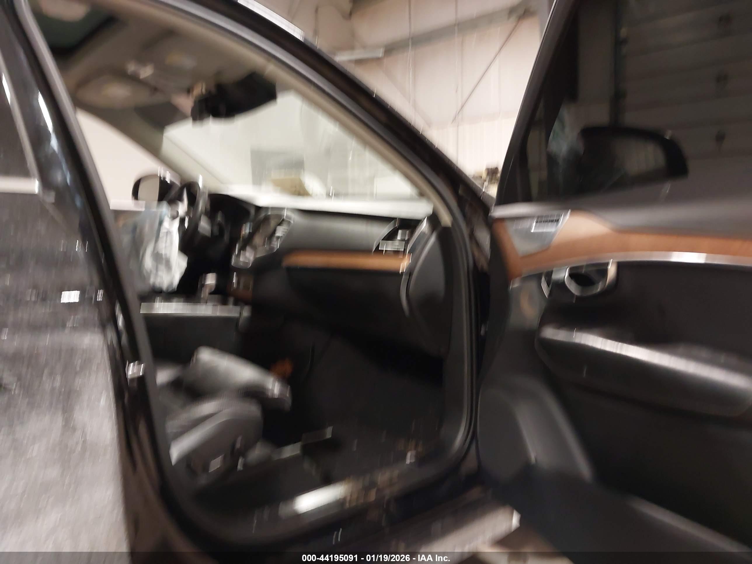 VOLVO XC90 image 5