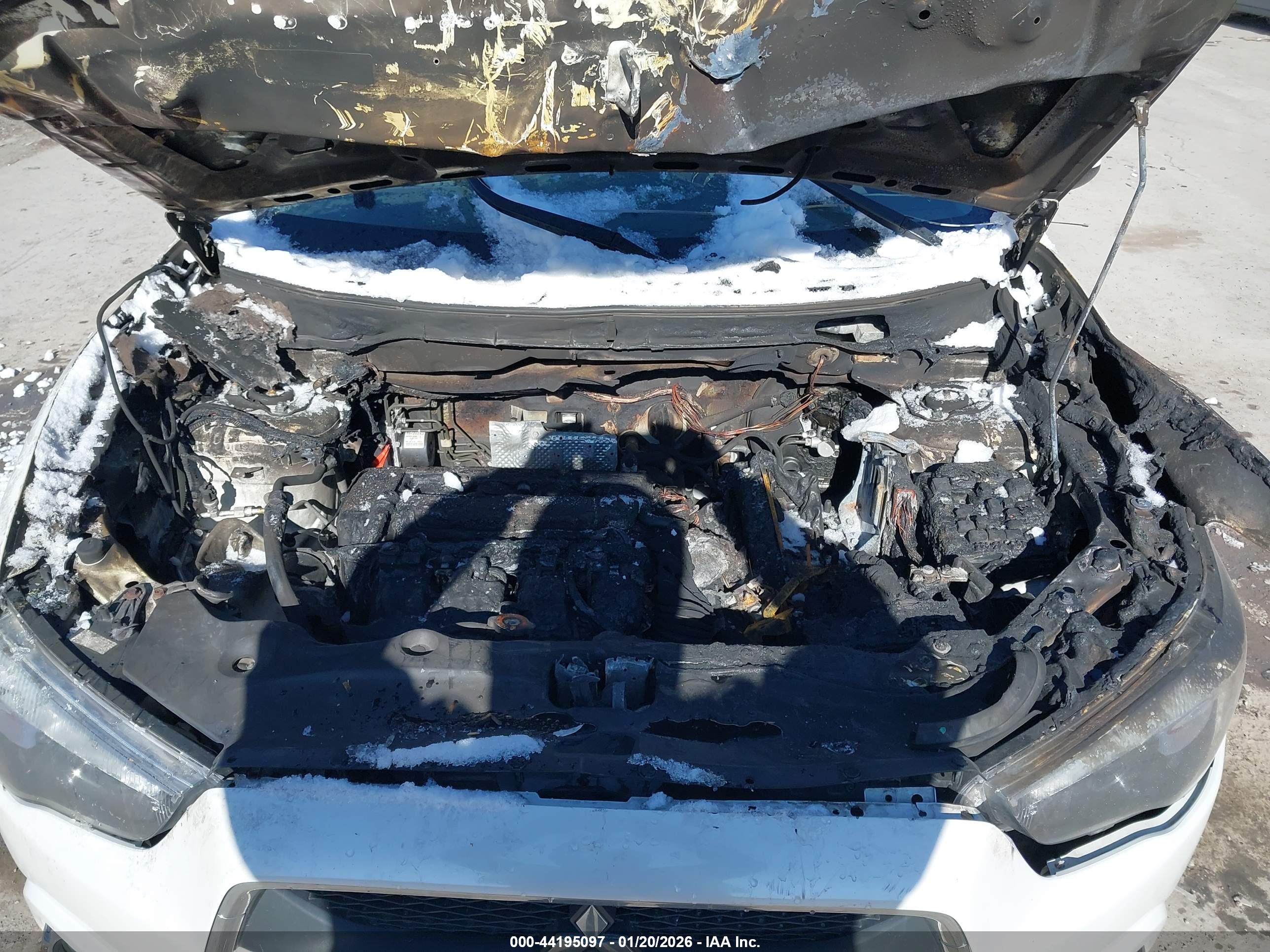 MITSUBISHI OUTLANDER image 10