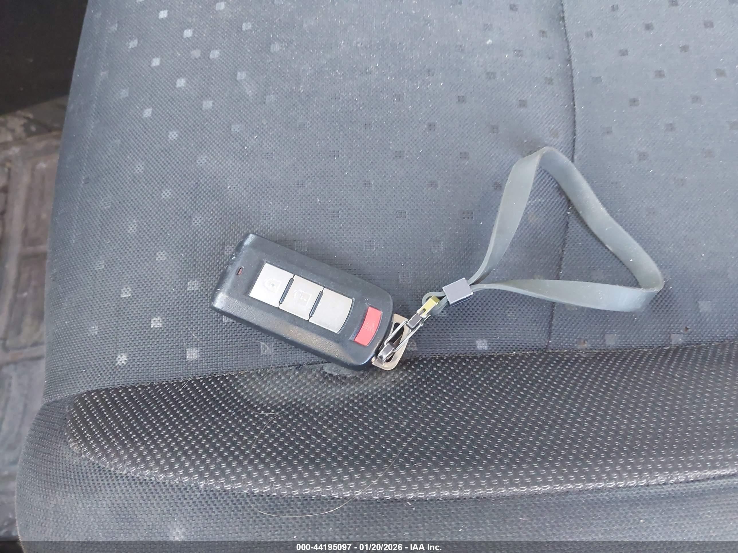 MITSUBISHI OUTLANDER image 11