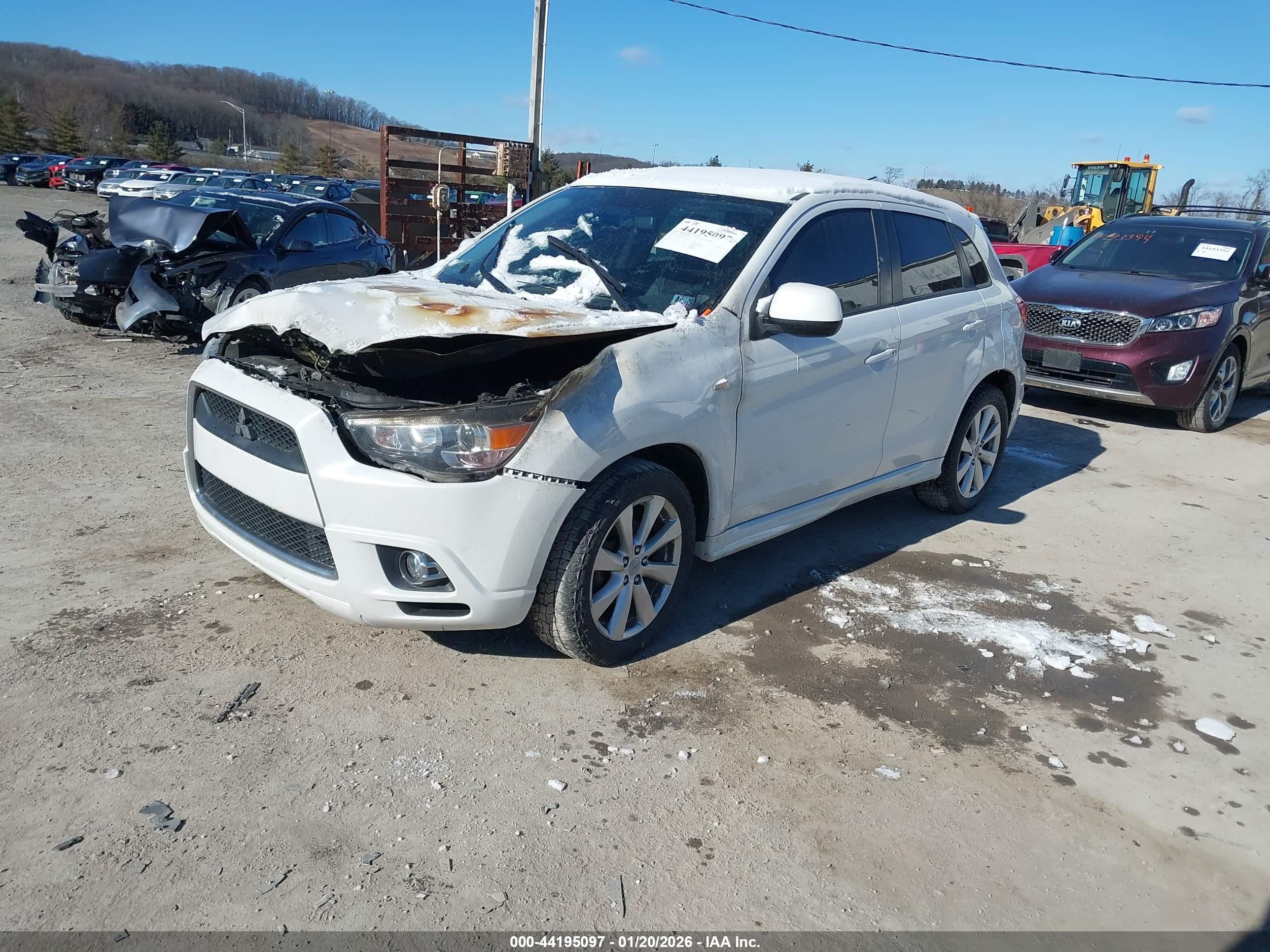 MITSUBISHI OUTLANDER image 2