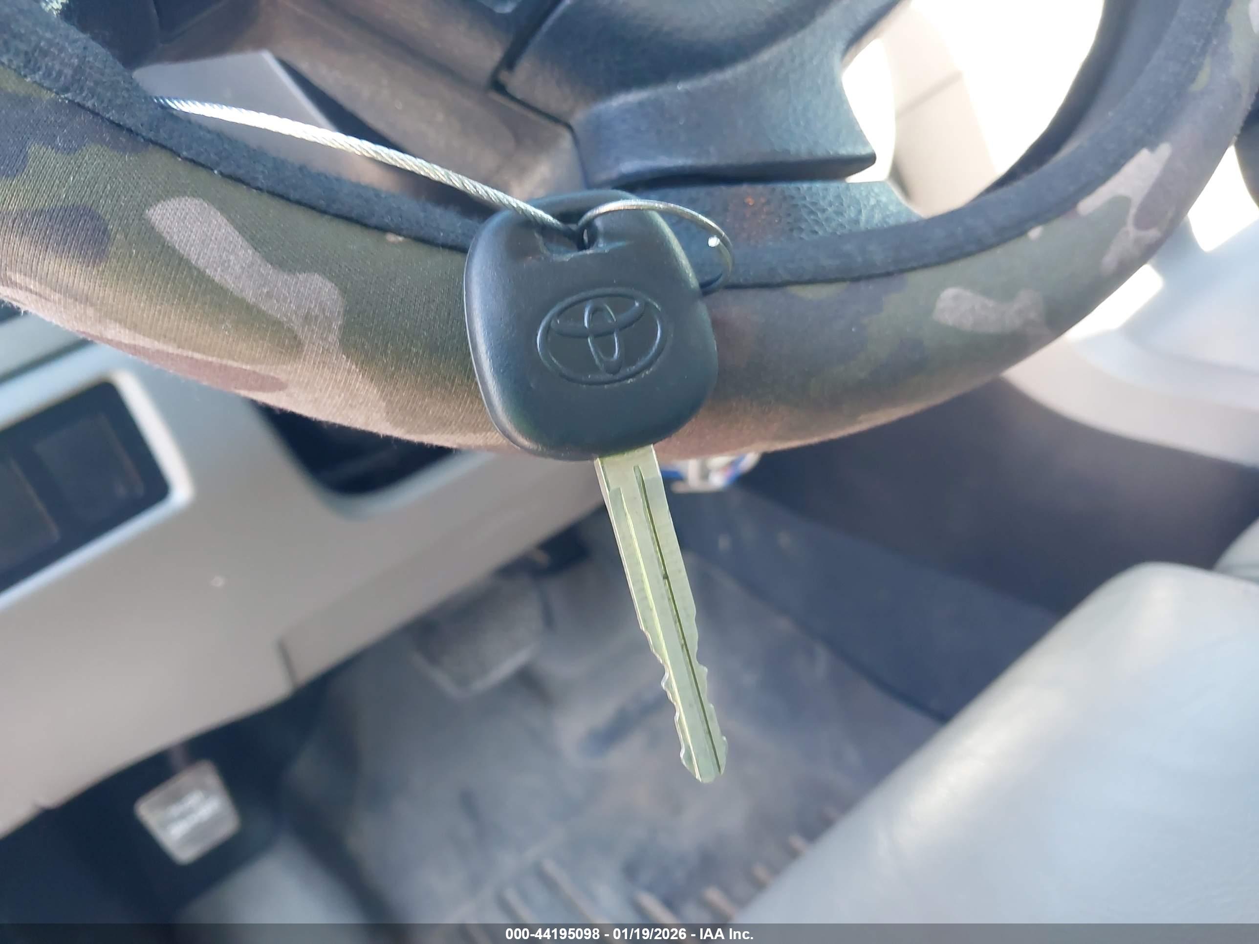 TOYOTA TUNDRA image 11
