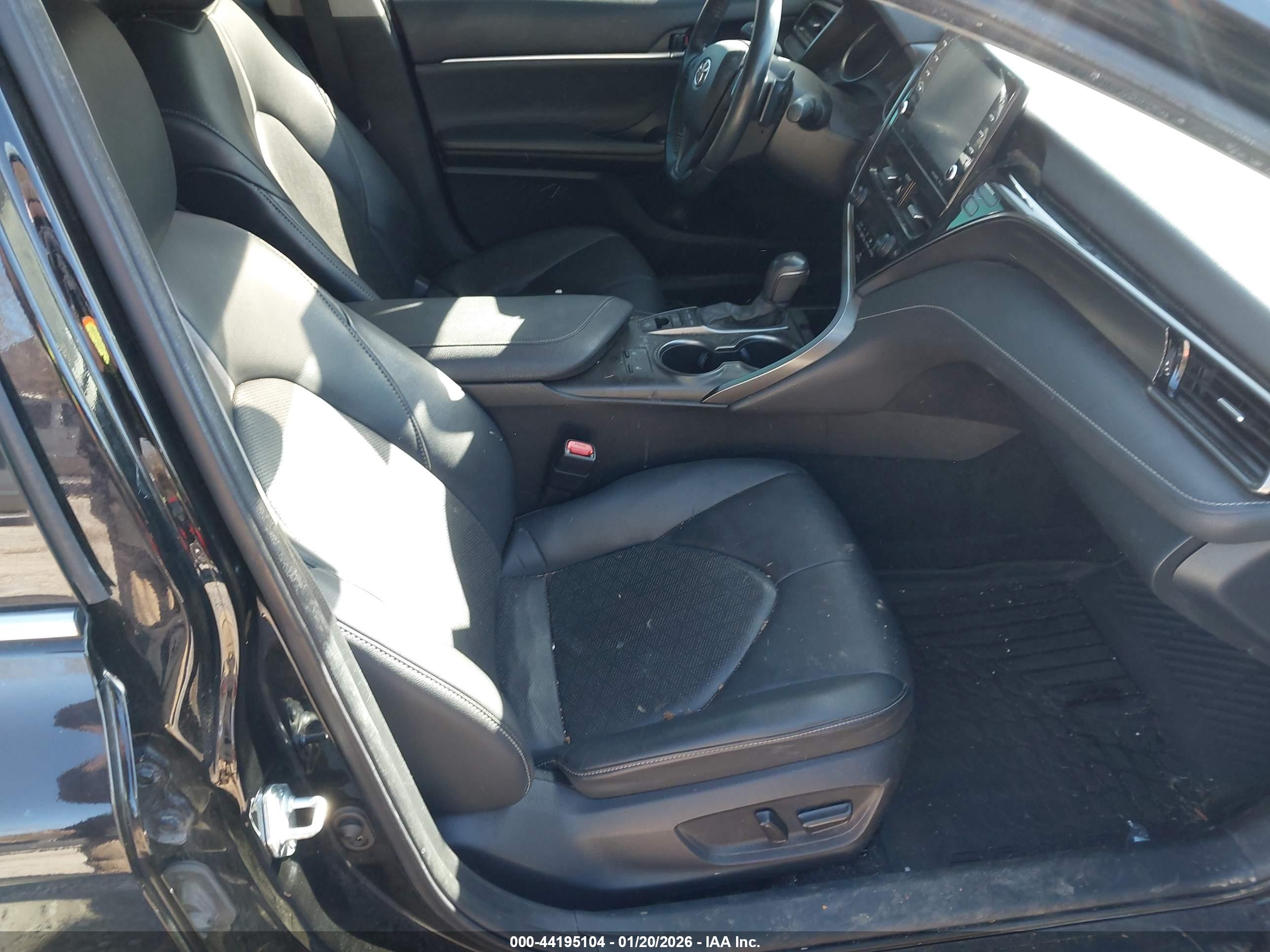 TOYOTA CAMRY image 5