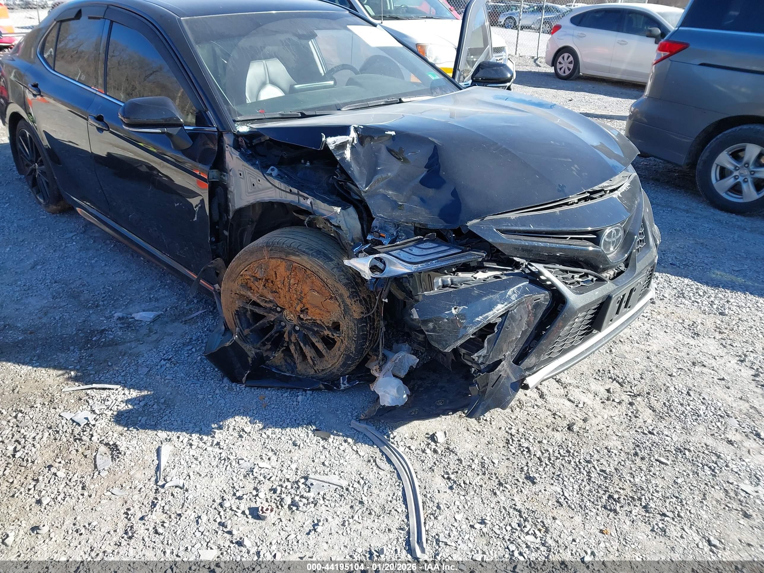 TOYOTA CAMRY image 6