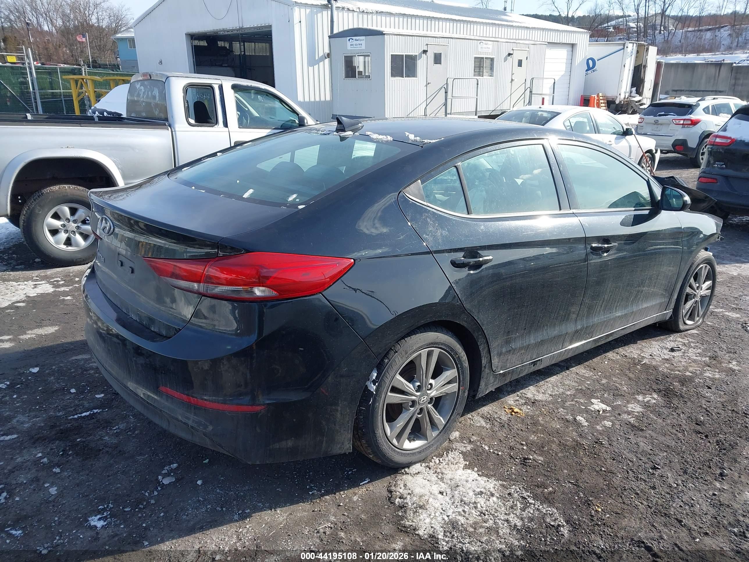 HYUNDAI ELANTRA image 4