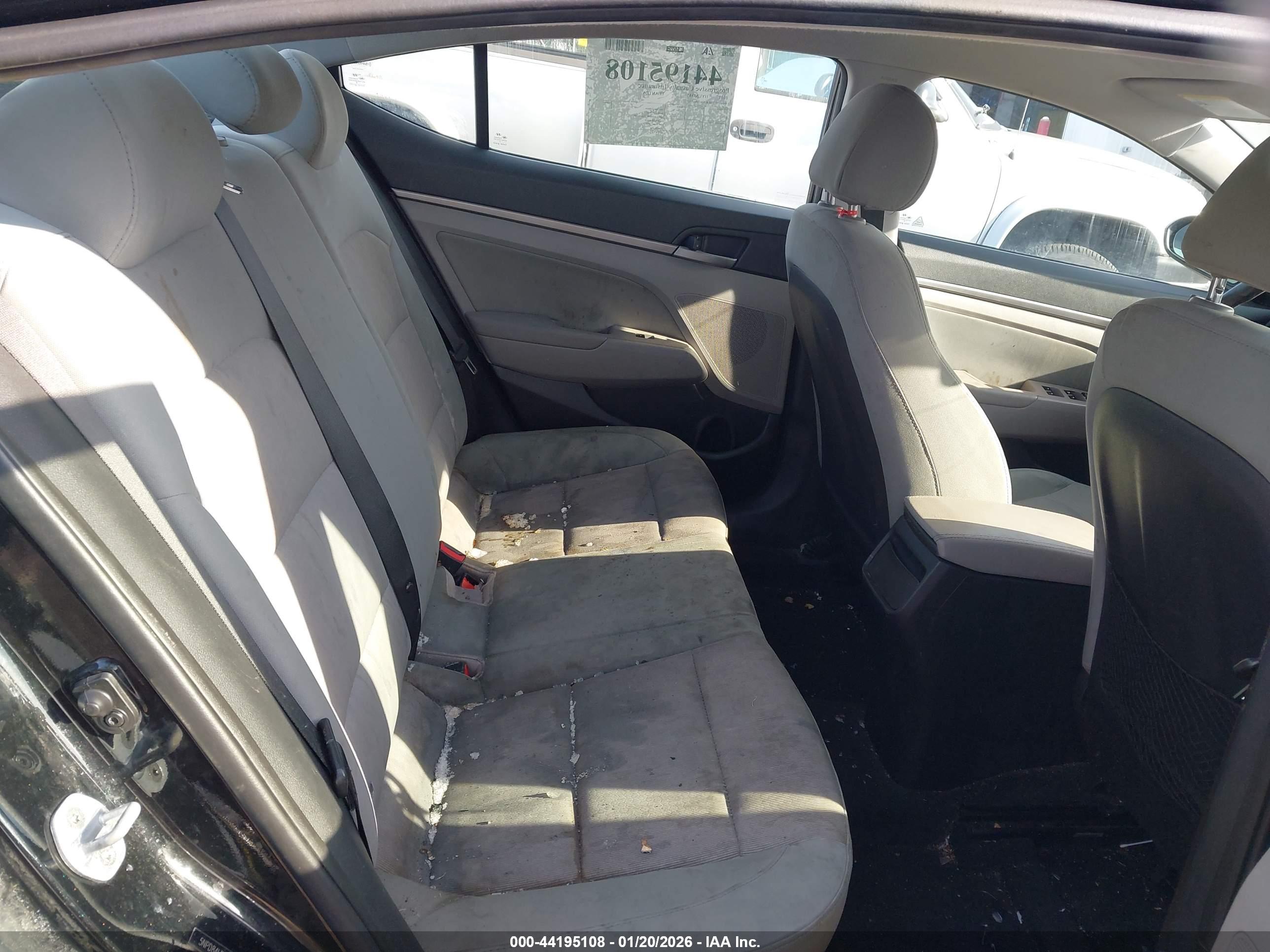 HYUNDAI ELANTRA image 8