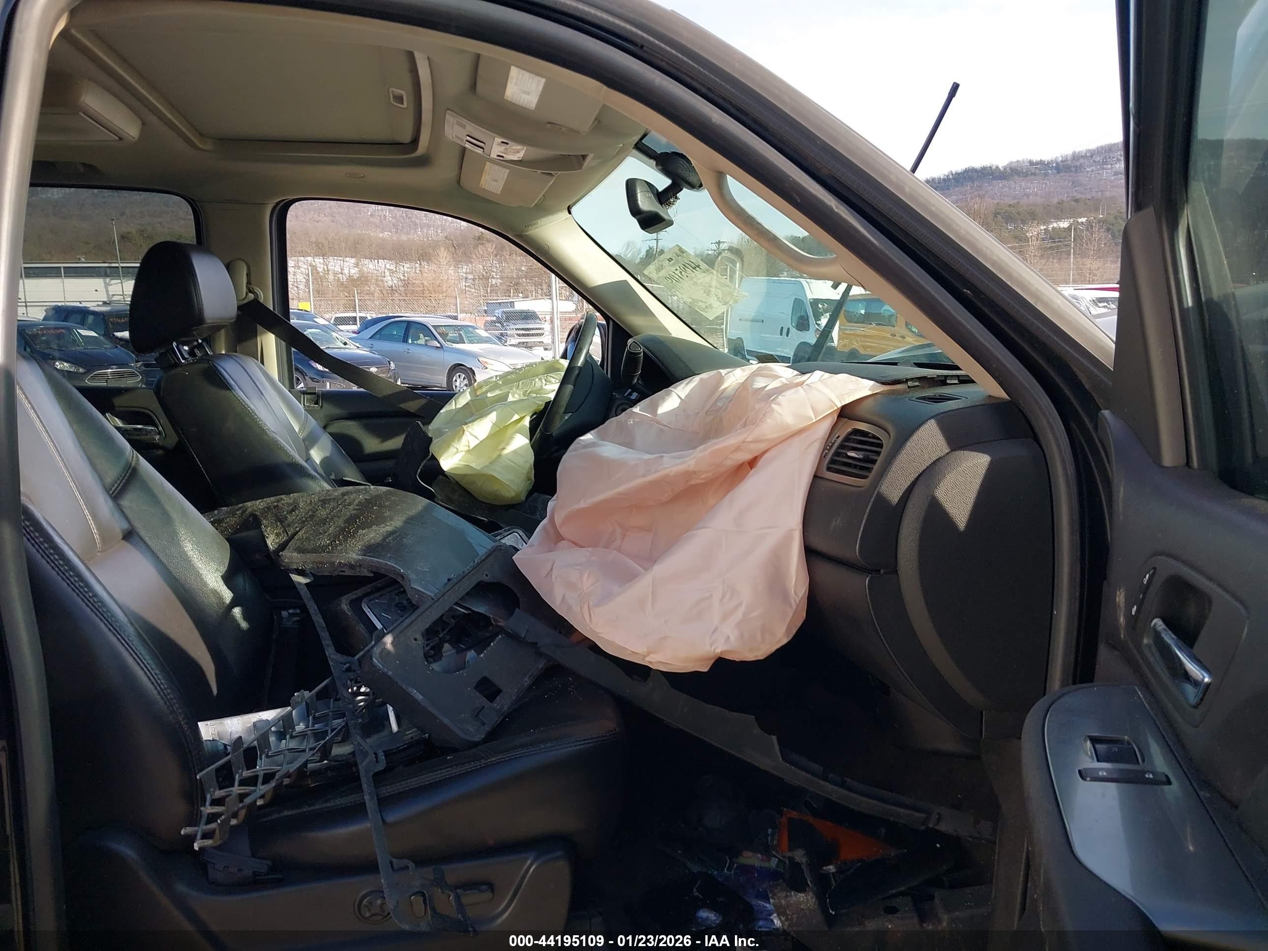 CHEVROLET TAHOE image 5