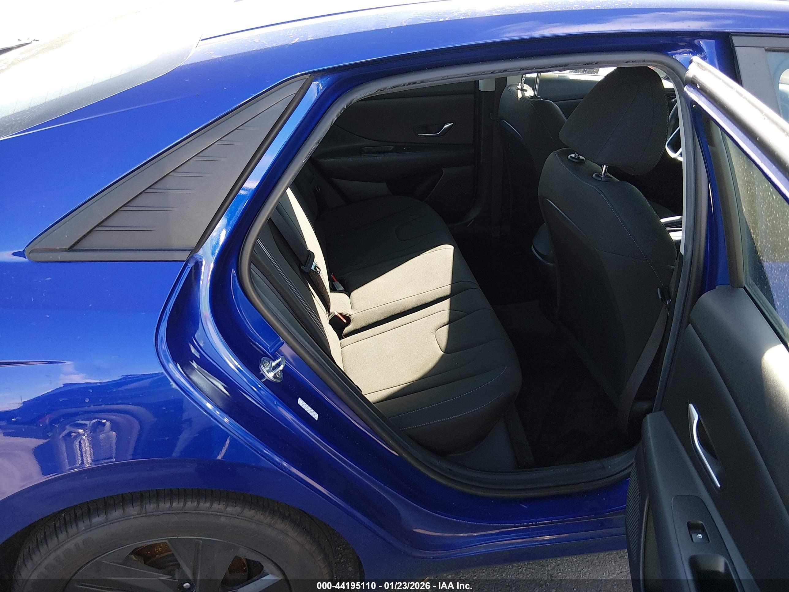 HYUNDAI ELANTRA image 8