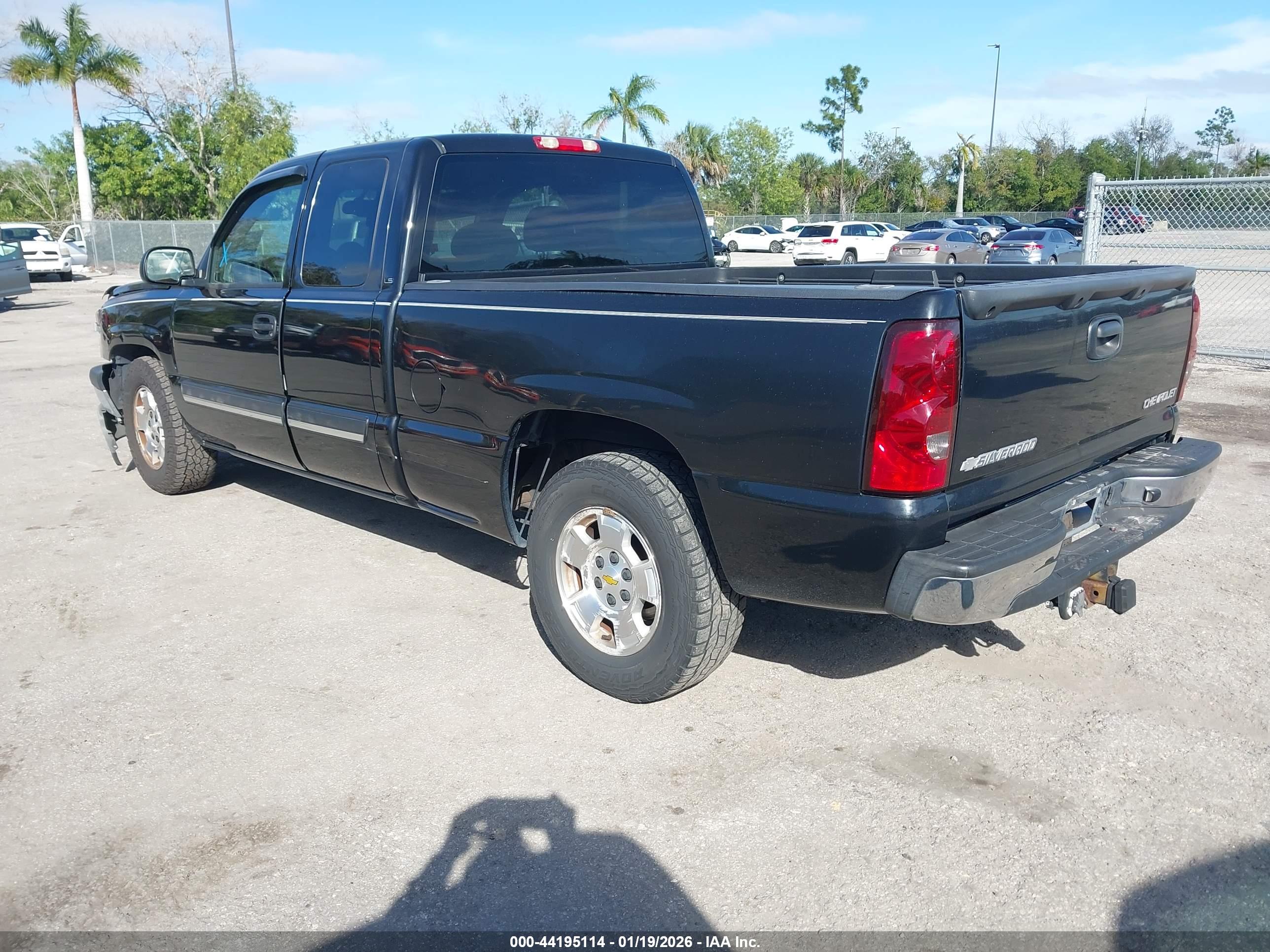 CHEVROLET SILVERADO image 3