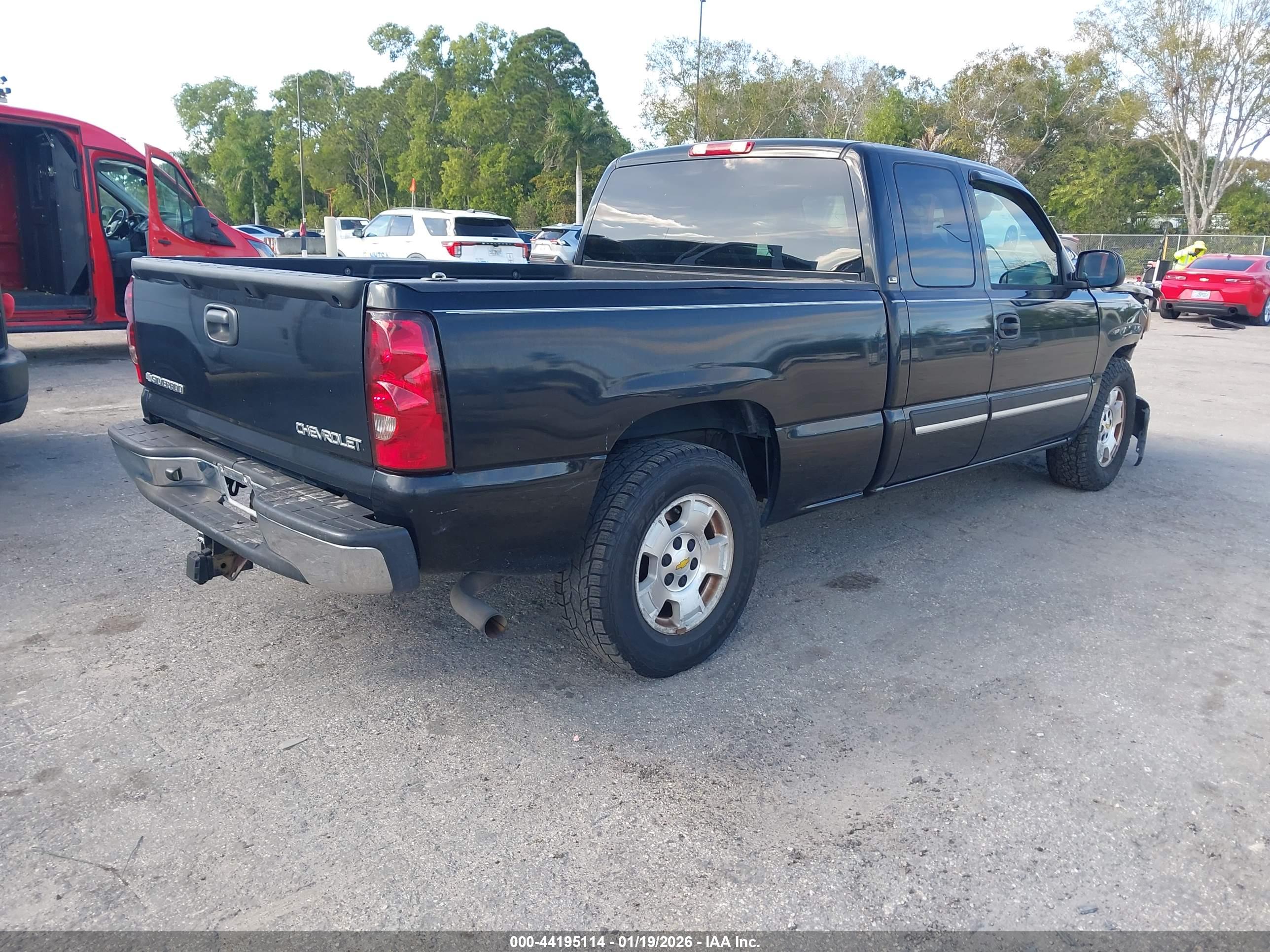 CHEVROLET SILVERADO image 4